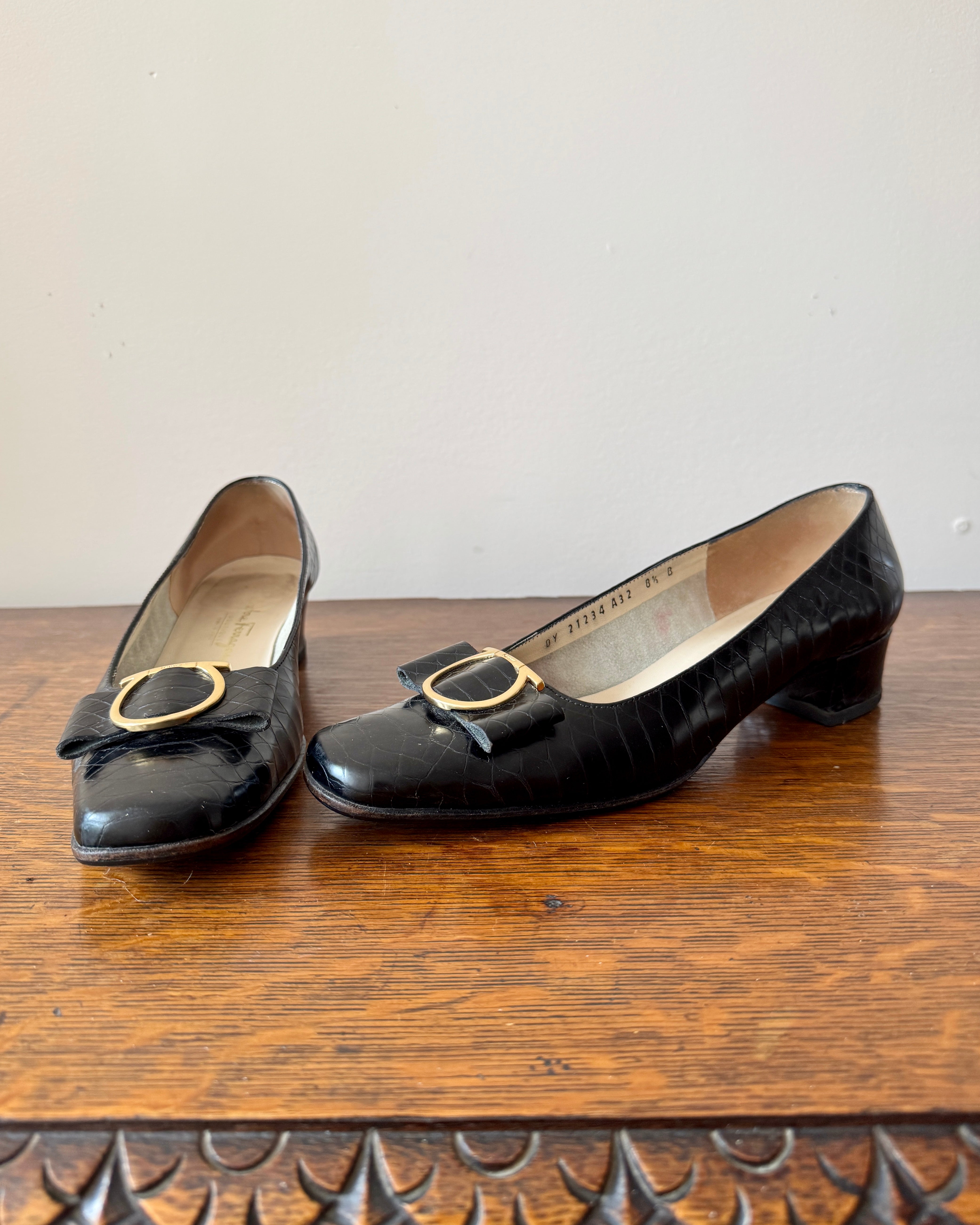 Vintage 1990s SALVATORE FERRAGAMO Garnir Black Croc Embossed Leather Square Toe with Bow and Block Heel Pumps Shoes Size 8.5B or 9