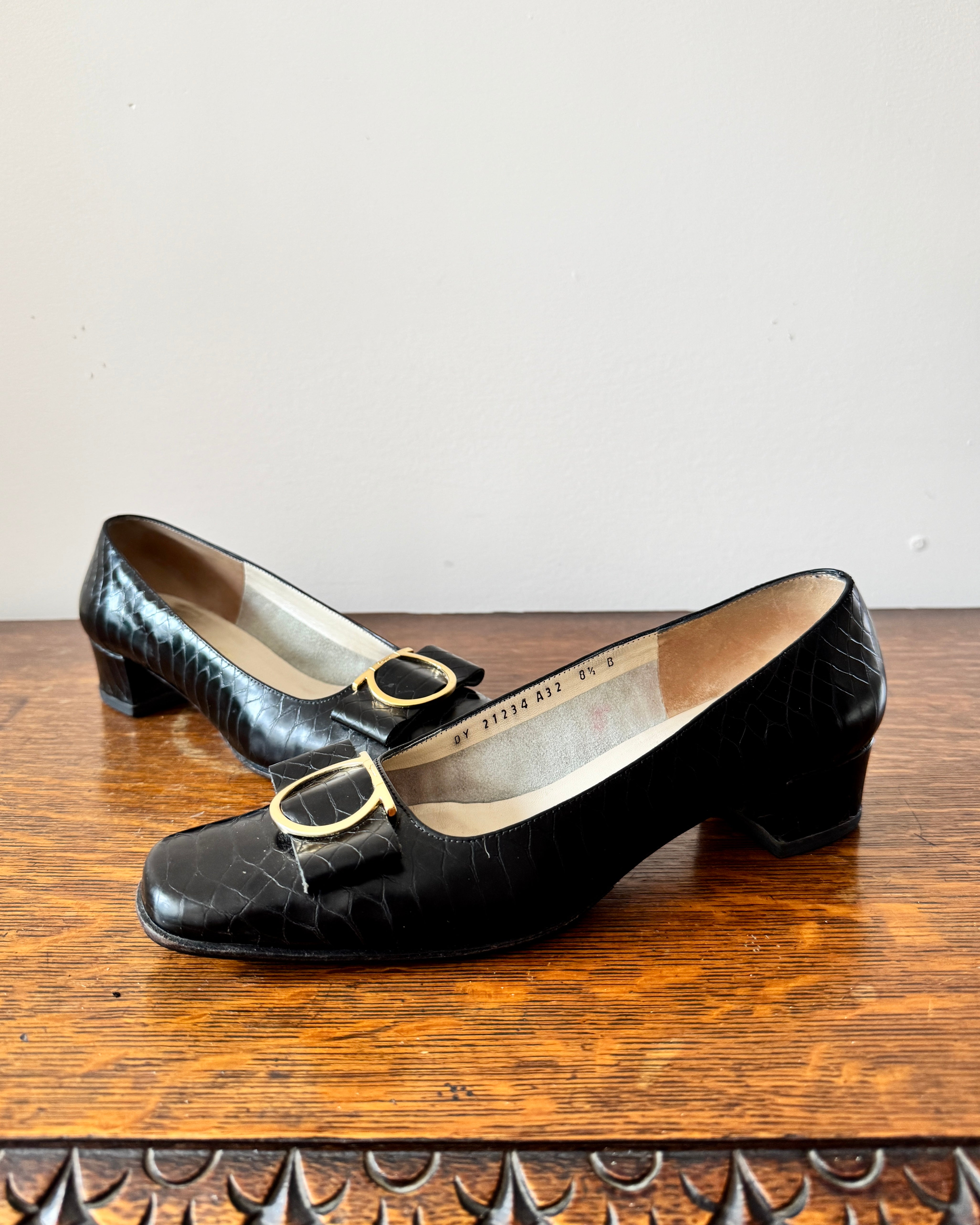 Vintage 1990s SALVATORE FERRAGAMO Garnir Black Croc Embossed Leather Square Toe with Bow and Block Heel Pumps Shoes Size 8.5B or 9