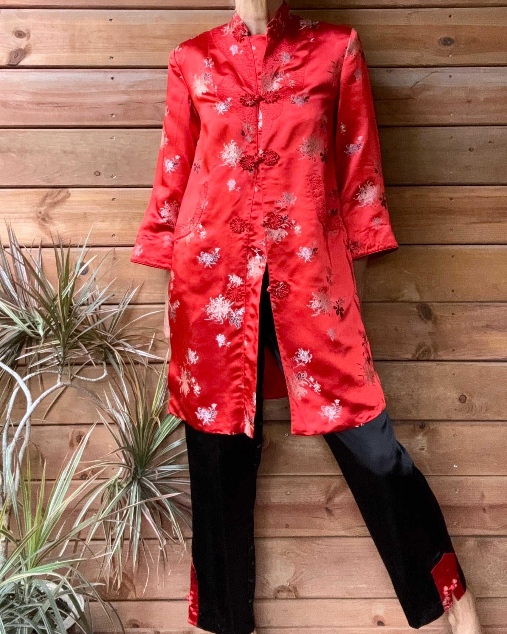 Vintage 1960s PEONY Red and Black Brocade Satin Jacket Coat Tunic and Pant Pyjama Lounge Set Size 6