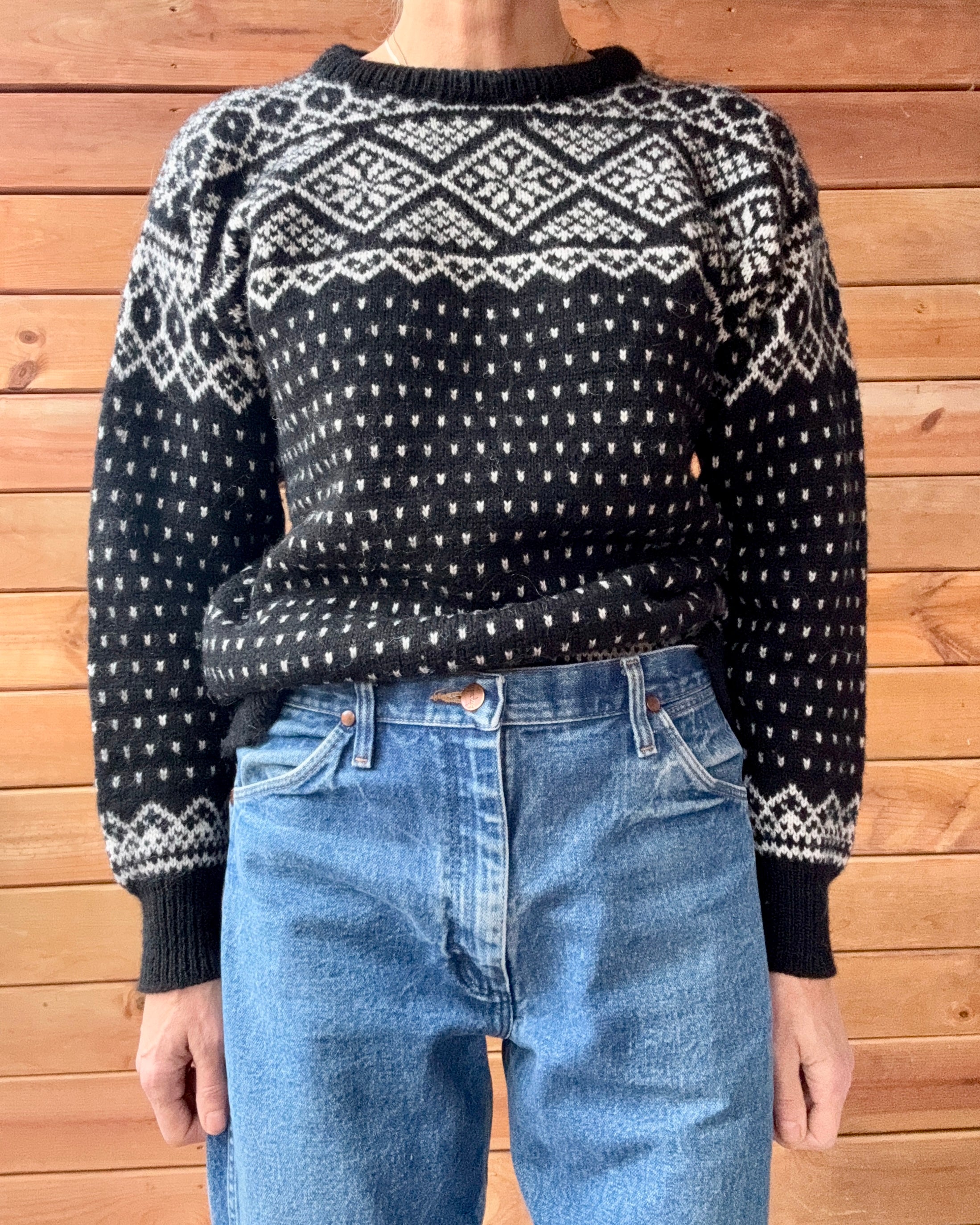VINTAGE DALE of NORWAY Black Wool Fair Isle Birds Eye Snowflake Hand knit Ski Crew Sweater M