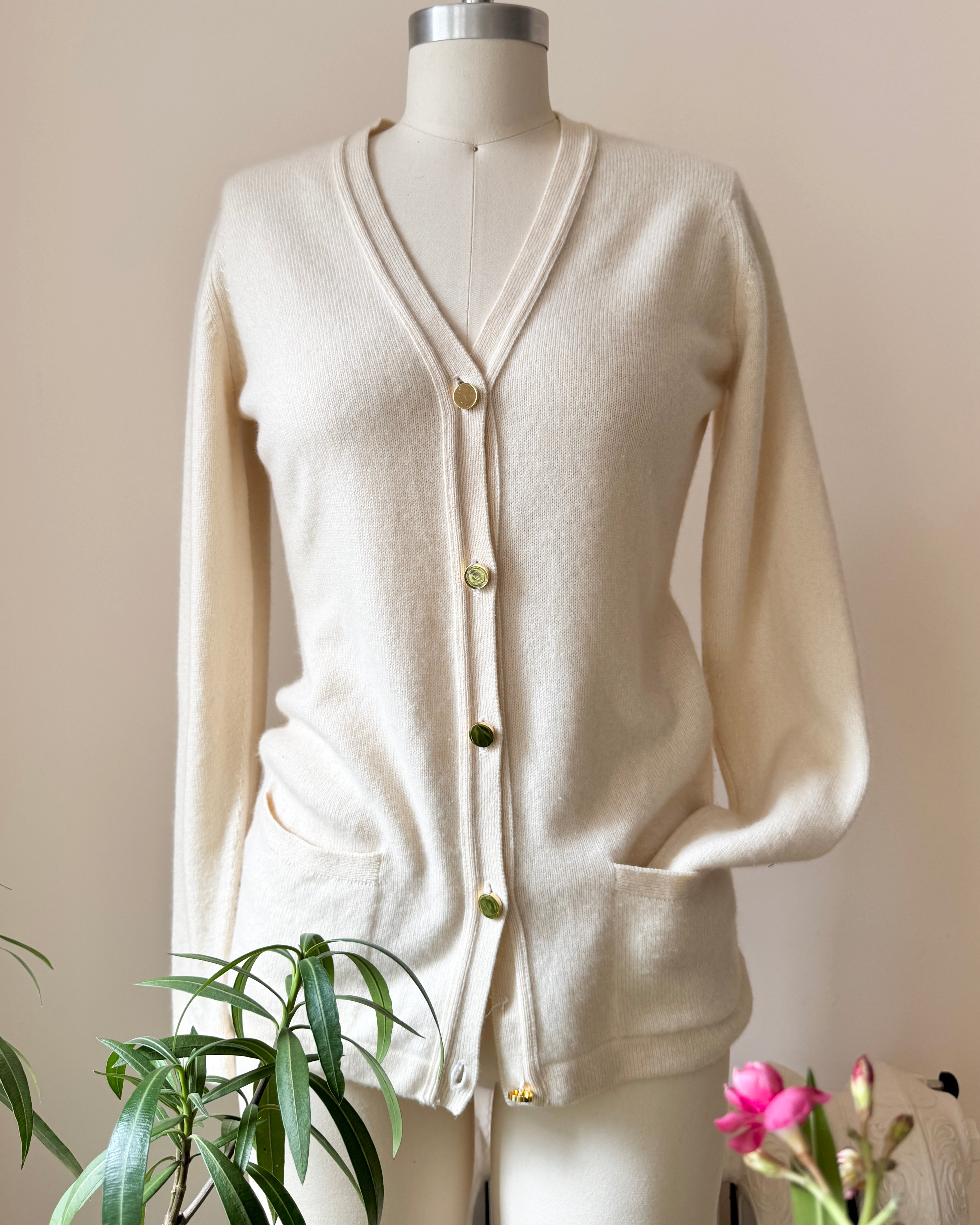 Vintage BALLANTYNE Cream 2ply Double ply 100% Cashmere Cardigan with Pockets and Gold tone Buttons Made in Scotland