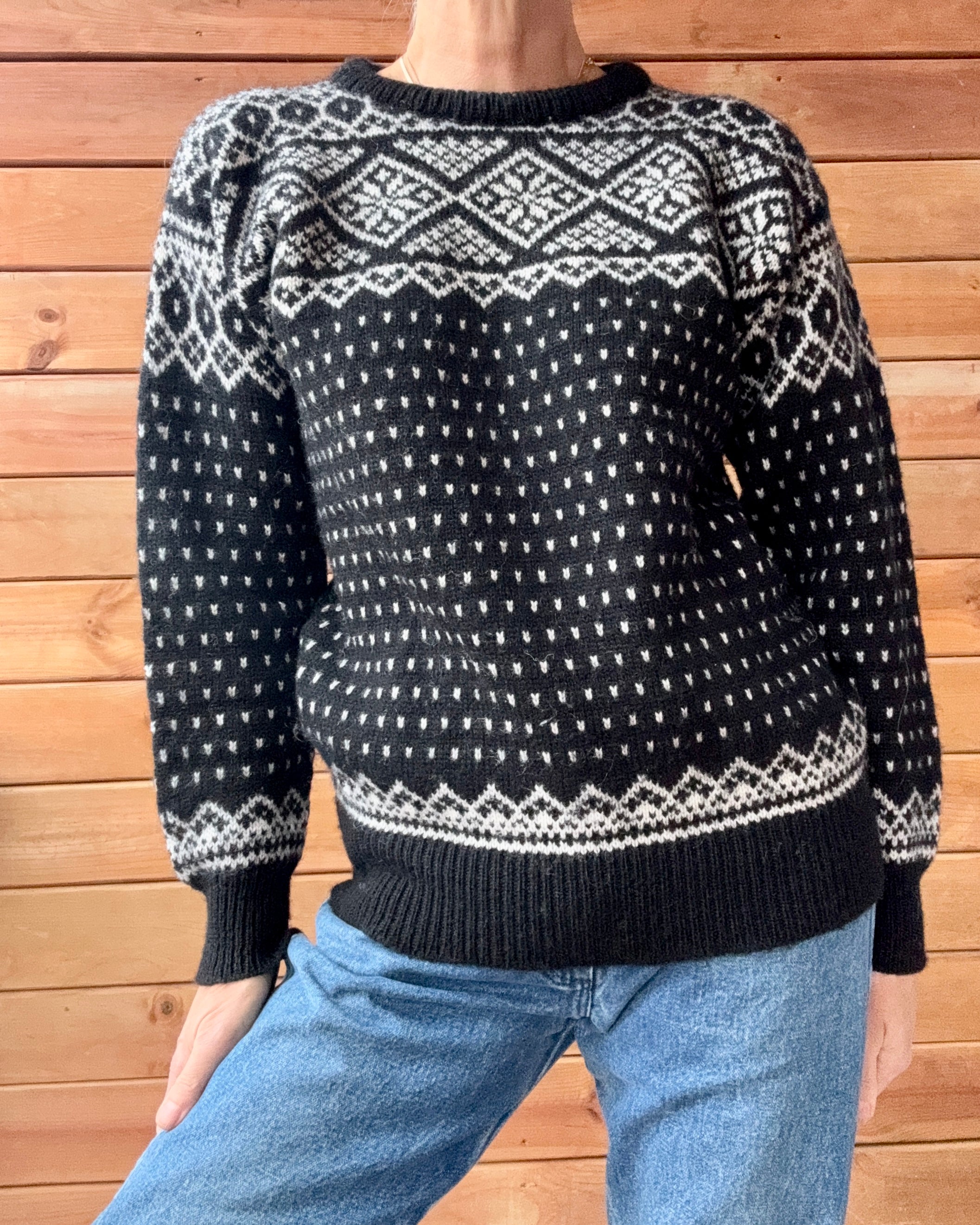 VINTAGE DALE of NORWAY Black Wool Fair Isle Birds Eye Snowflake Hand knit Ski Crew Sweater M