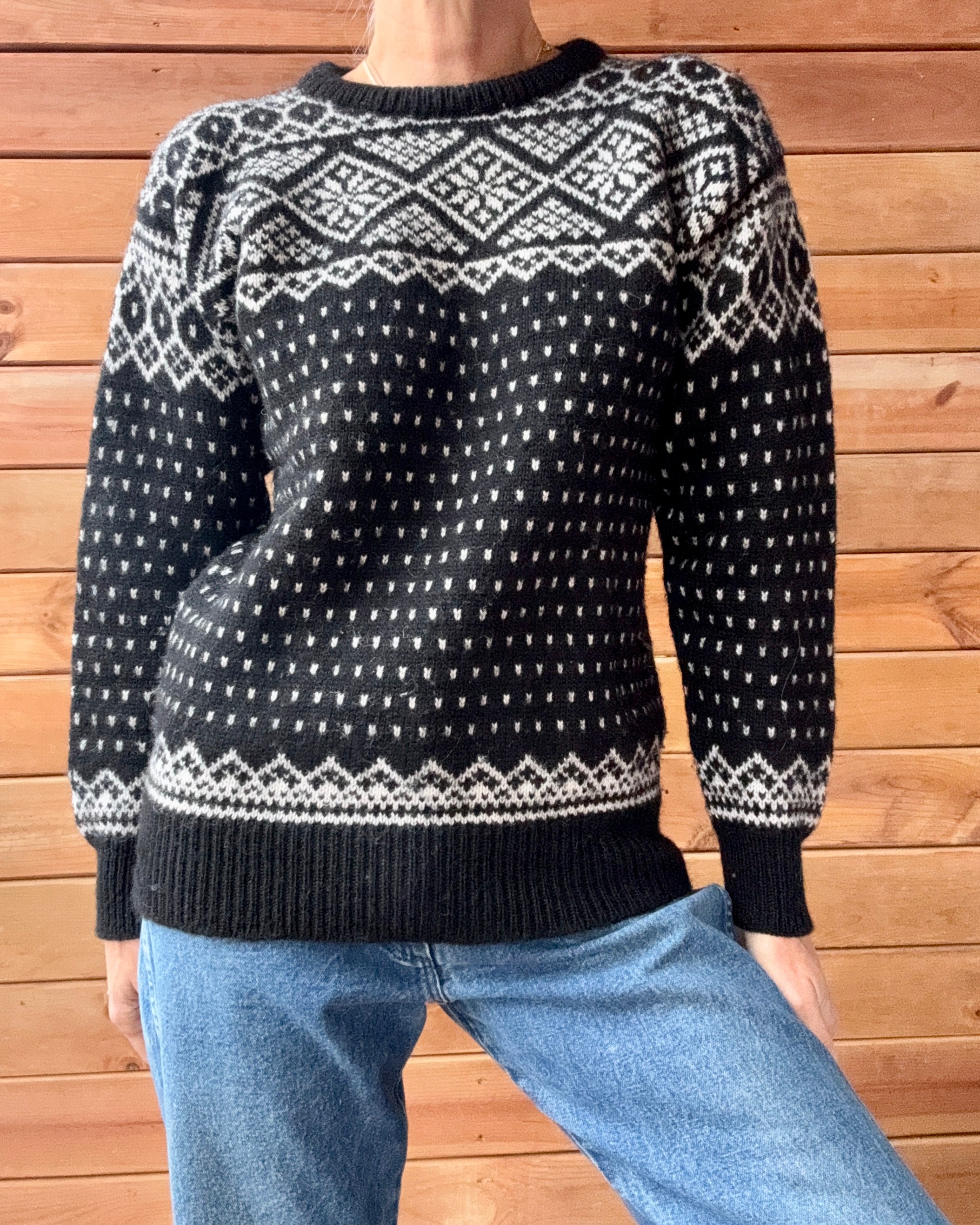 VINTAGE DALE of NORWAY Black Wool Fair Isle Birds Eye Snowflake Hand knit Ski Crew Sweater M