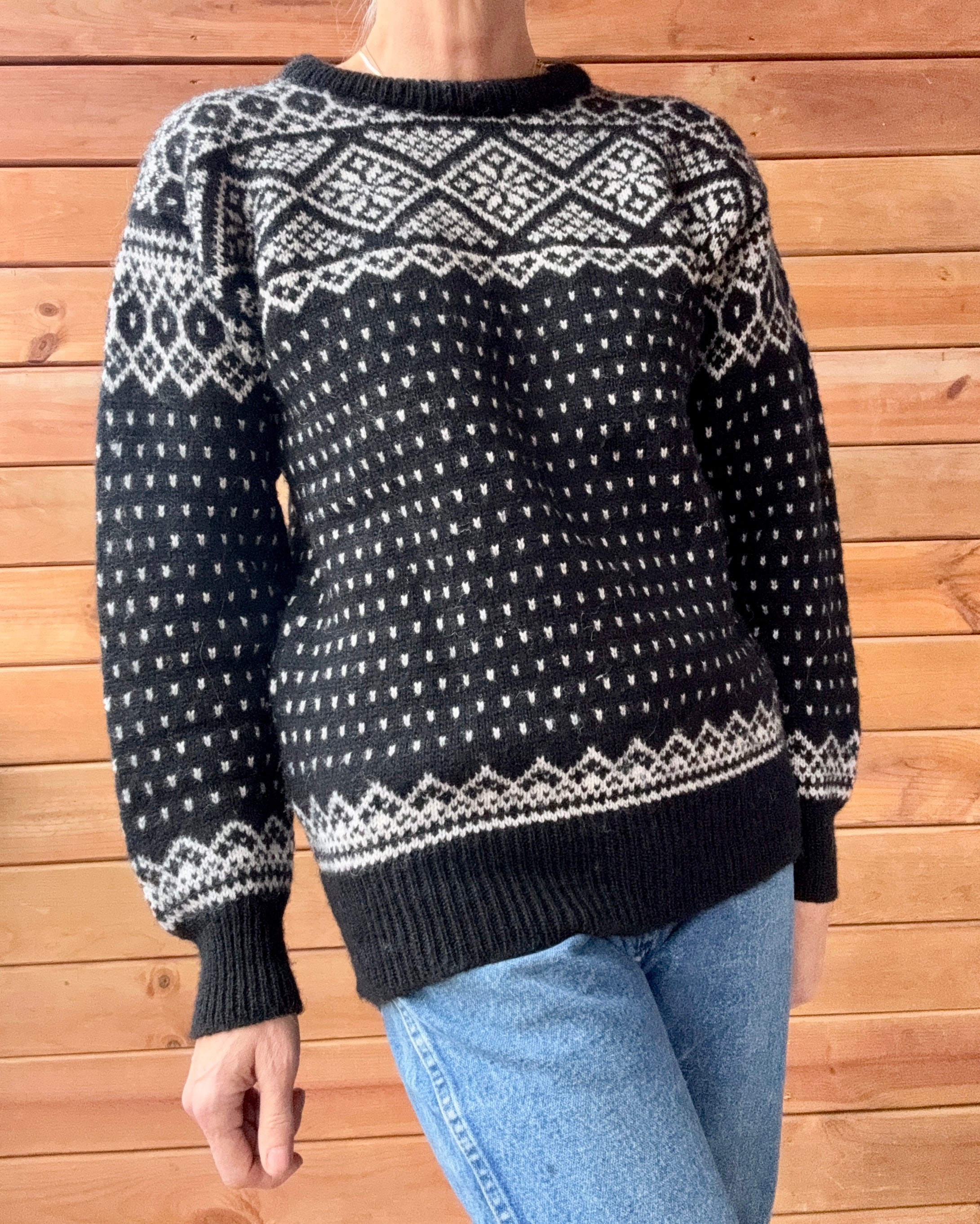 VINTAGE DALE of NORWAY Black Wool Fair Isle Birds Eye Snowflake Hand knit Ski Crew Sweater M