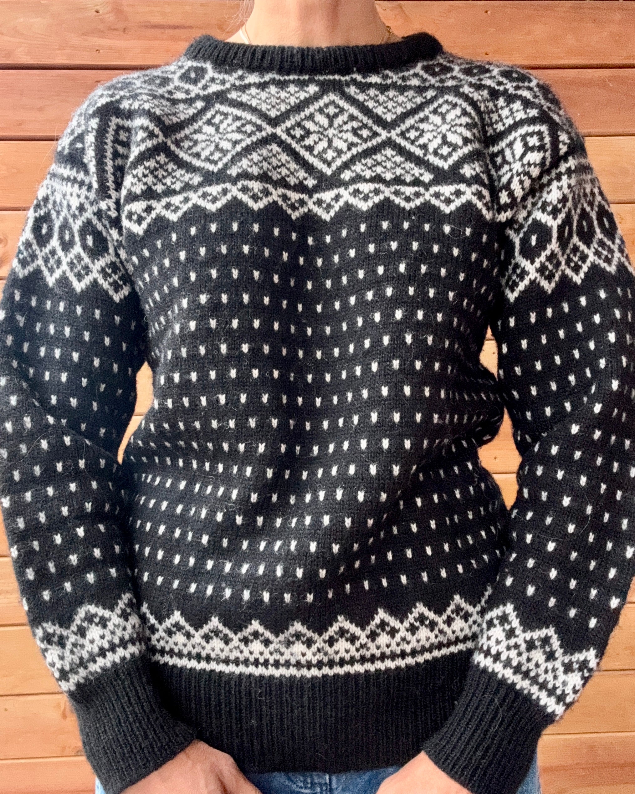 VINTAGE DALE of NORWAY Black Wool Fair Isle Birds Eye Snowflake Hand knit Ski Crew Sweater M