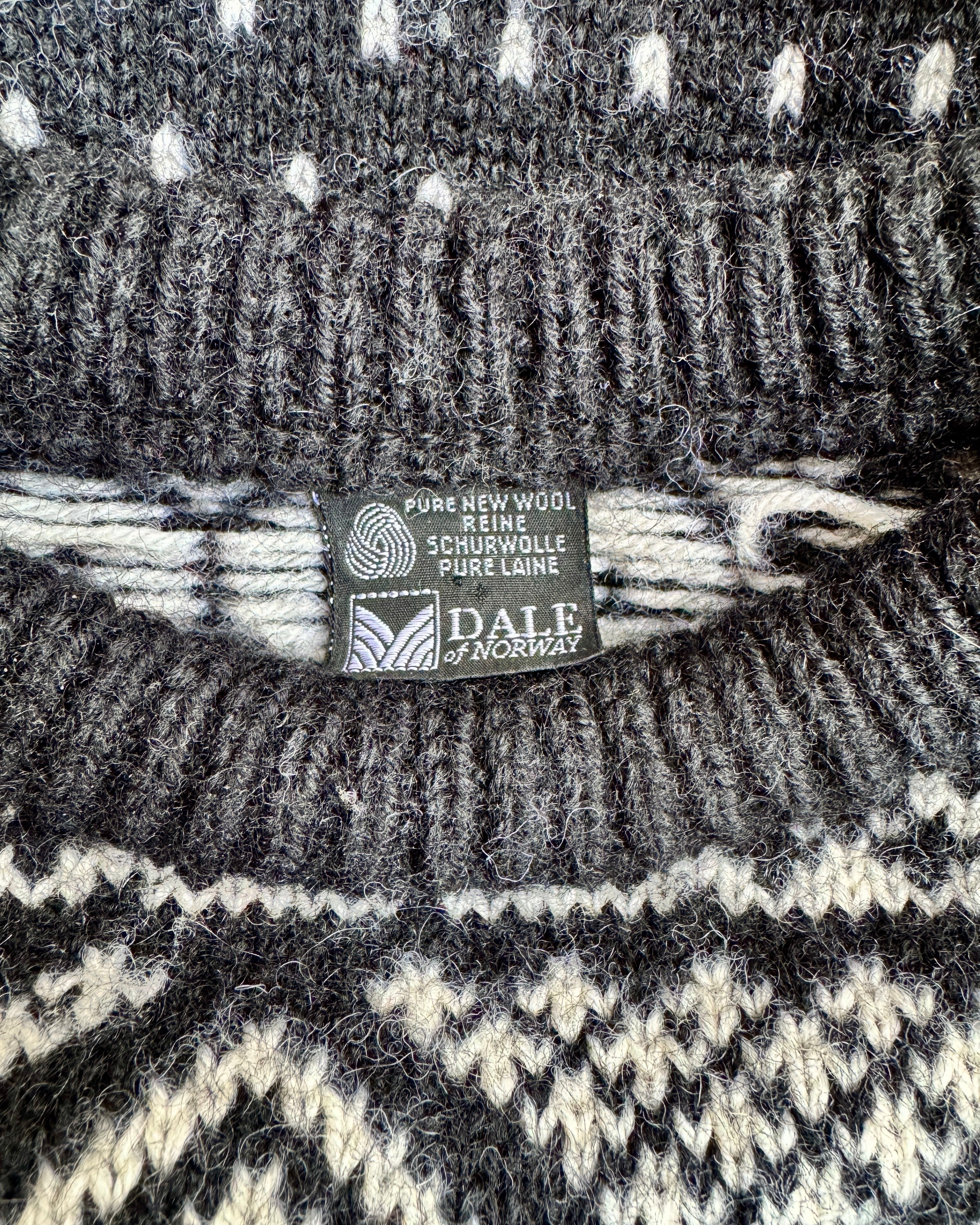 VINTAGE DALE of NORWAY Black Wool Fair Isle Birds Eye Snowflake Hand knit Ski Crew Sweater M