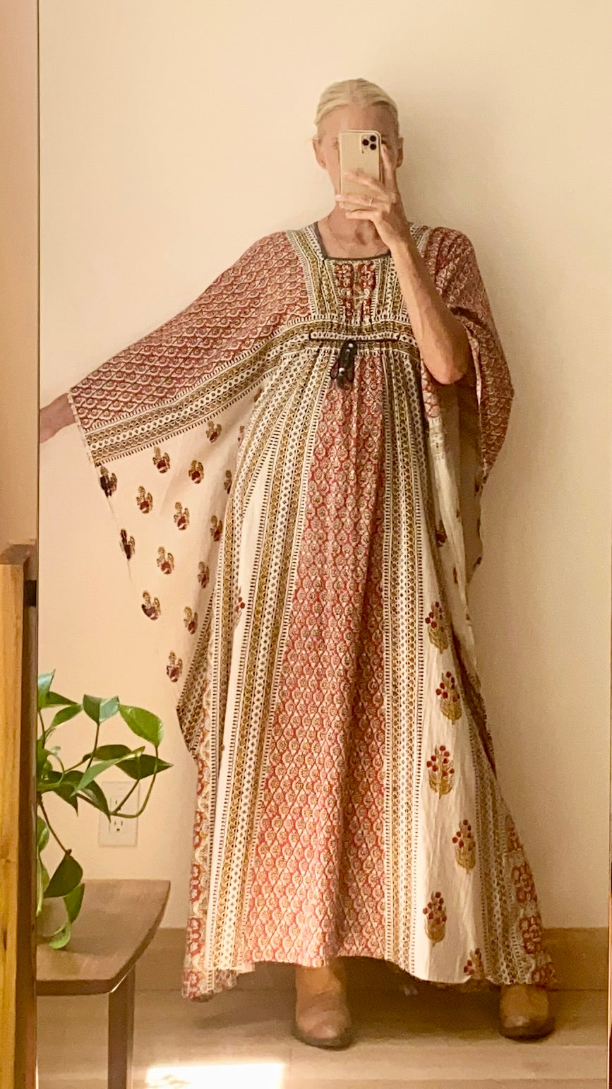 VINTAGE 1970s Indian Cotton Block Print Maxi Dress Caftan Dress with Angel Sleeves S M L