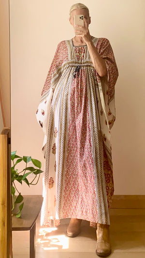 VINTAGE 1970s Indian Cotton Block Print Maxi Dress Caftan Dress with Angel Sleeves S M L