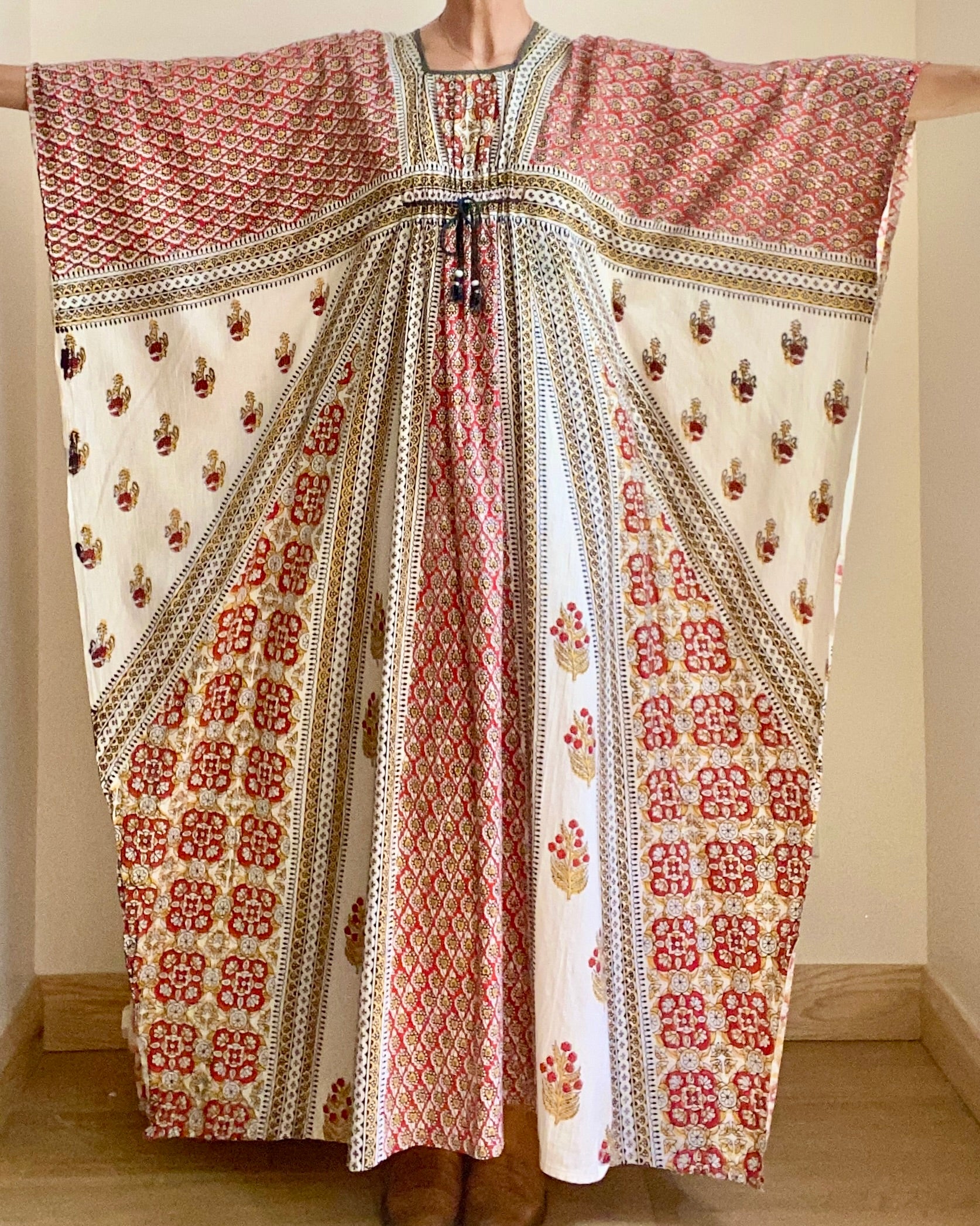 VINTAGE 1970s Indian Cotton Block Print Maxi Dress Caftan Dress with Angel Sleeves S M L