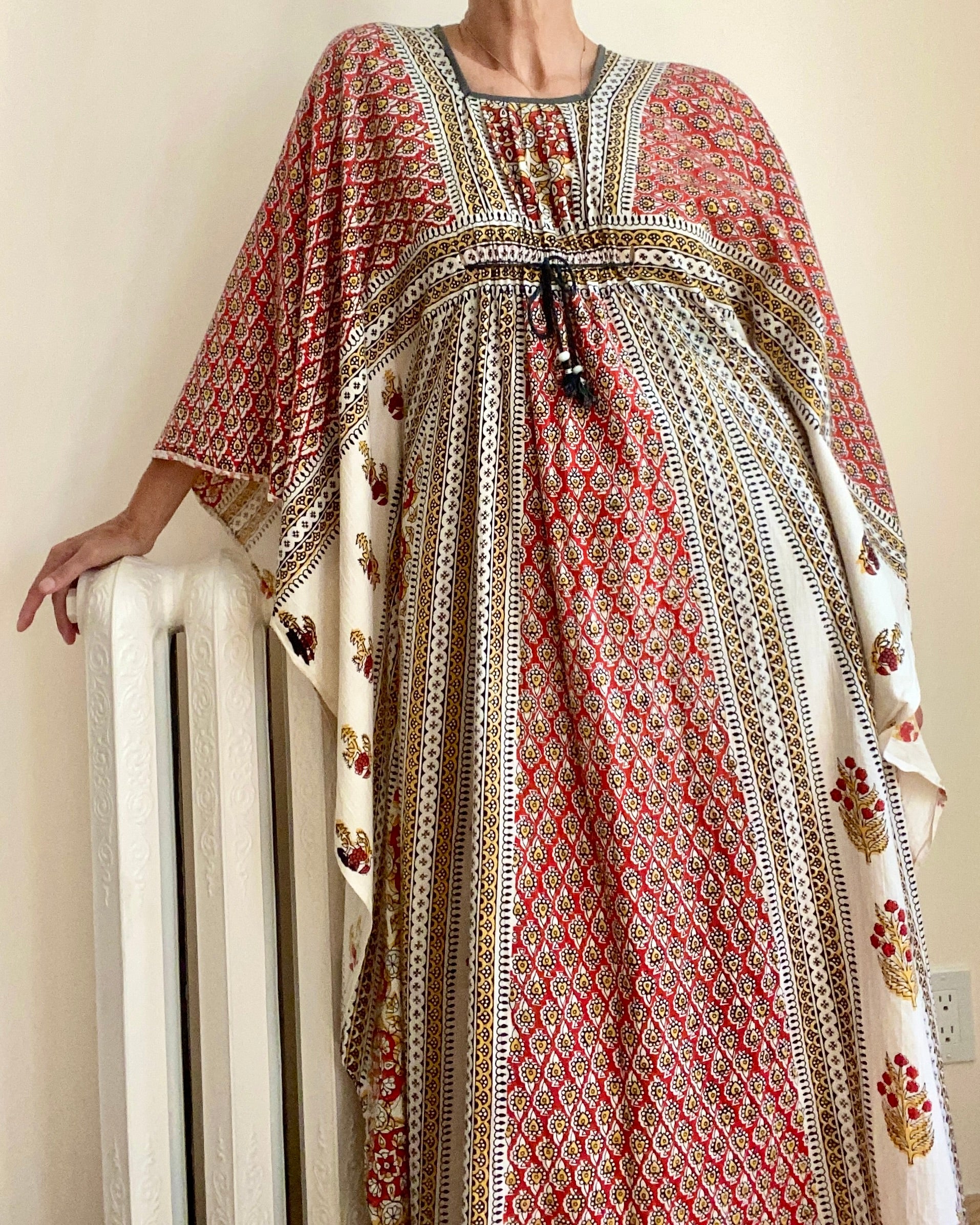 VINTAGE 1970s Indian Cotton Block Print Maxi Dress Caftan Dress with Angel Sleeves S M L