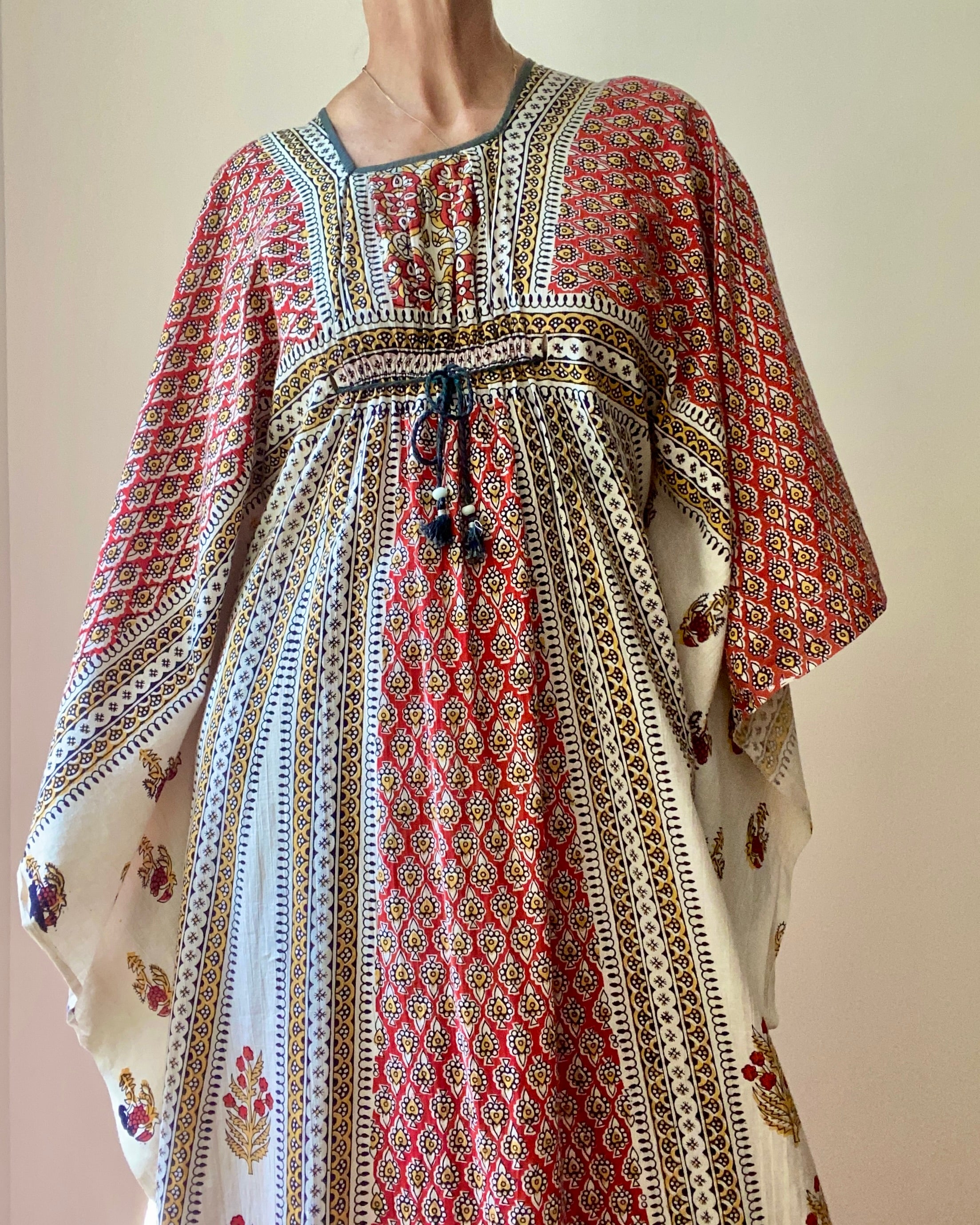 VINTAGE 1970s Indian Cotton Block Print Maxi Dress Caftan Dress with Angel Sleeves S M L