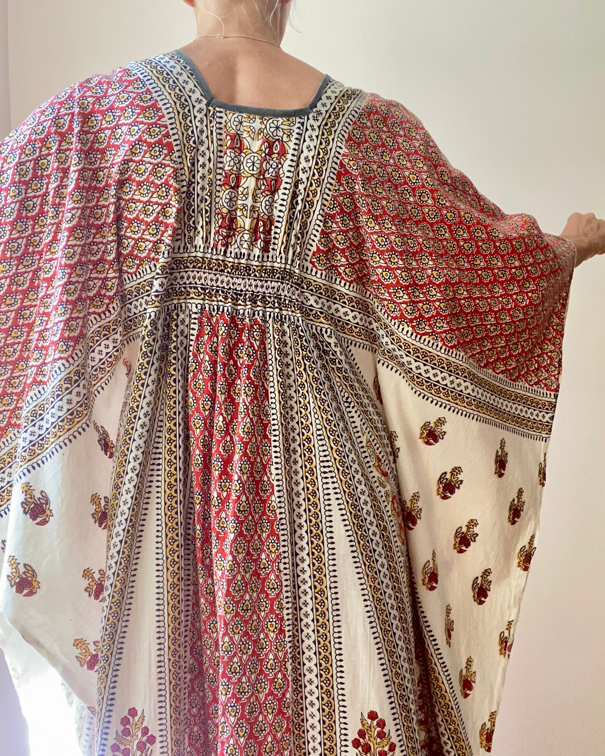 VINTAGE 1970s Indian Cotton Block Print Maxi Dress Caftan Dress with Angel Sleeves S M L