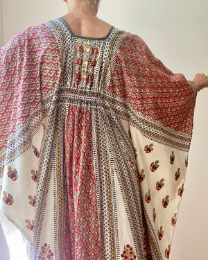 VINTAGE 1970s Indian Cotton Block Print Maxi Dress Caftan Dress with Angel Sleeves S M L