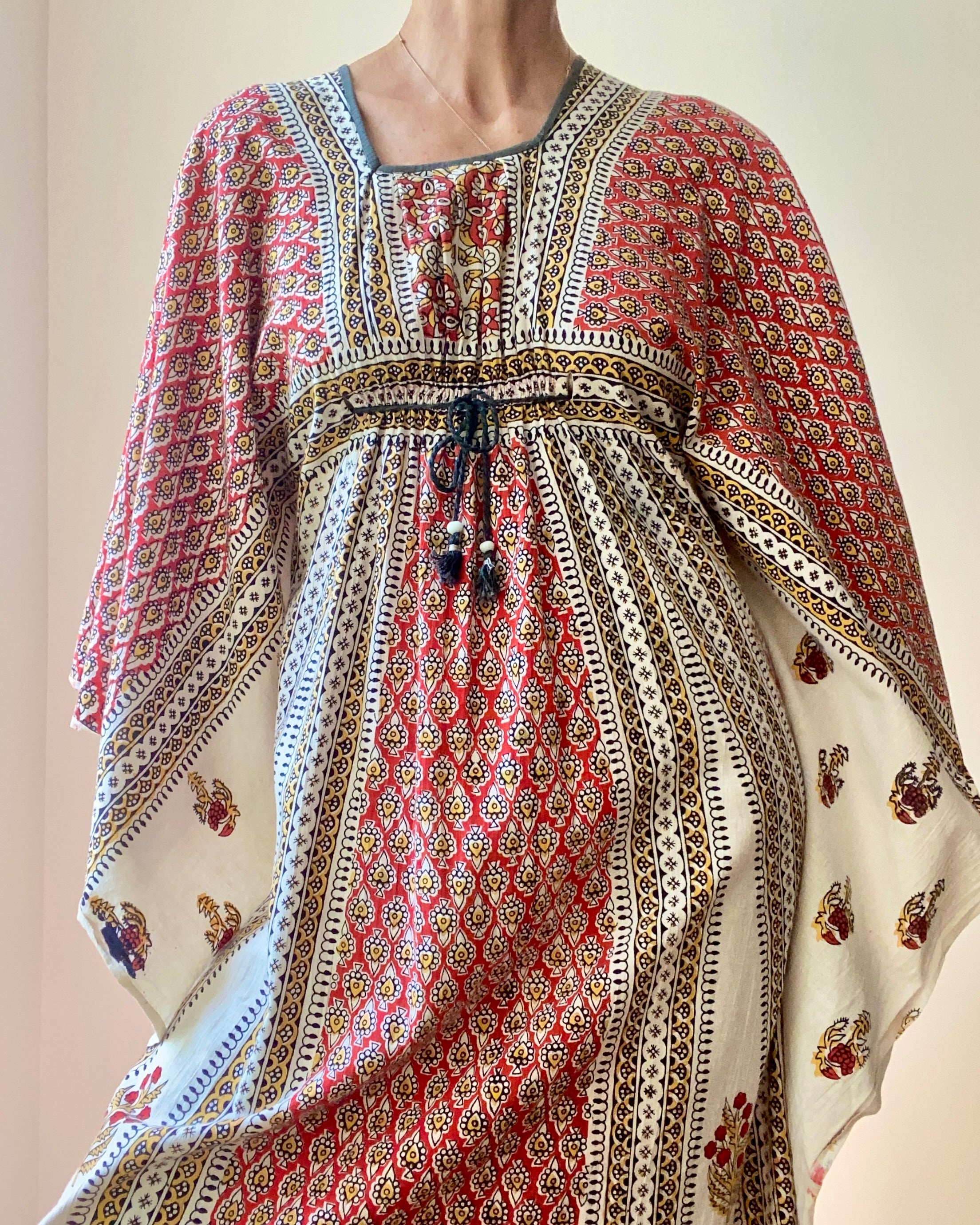 VINTAGE 1970s Indian Cotton Block Print Maxi Dress Caftan Dress with Angel Sleeves S M L