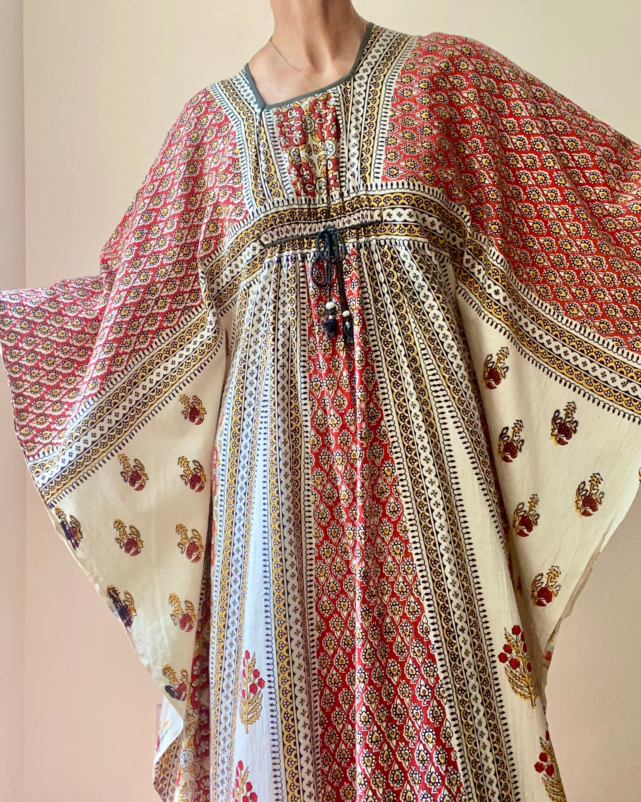 VINTAGE 1970s Indian Cotton Block Print Maxi Dress Caftan Dress with Angel Sleeves S M L
