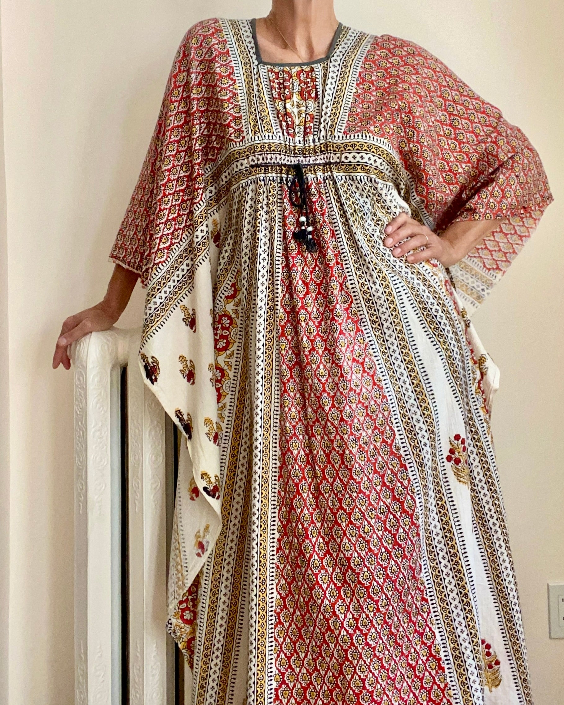 VINTAGE 1970s Indian Cotton Block Print Maxi Dress Caftan Dress with Angel Sleeves S M L
