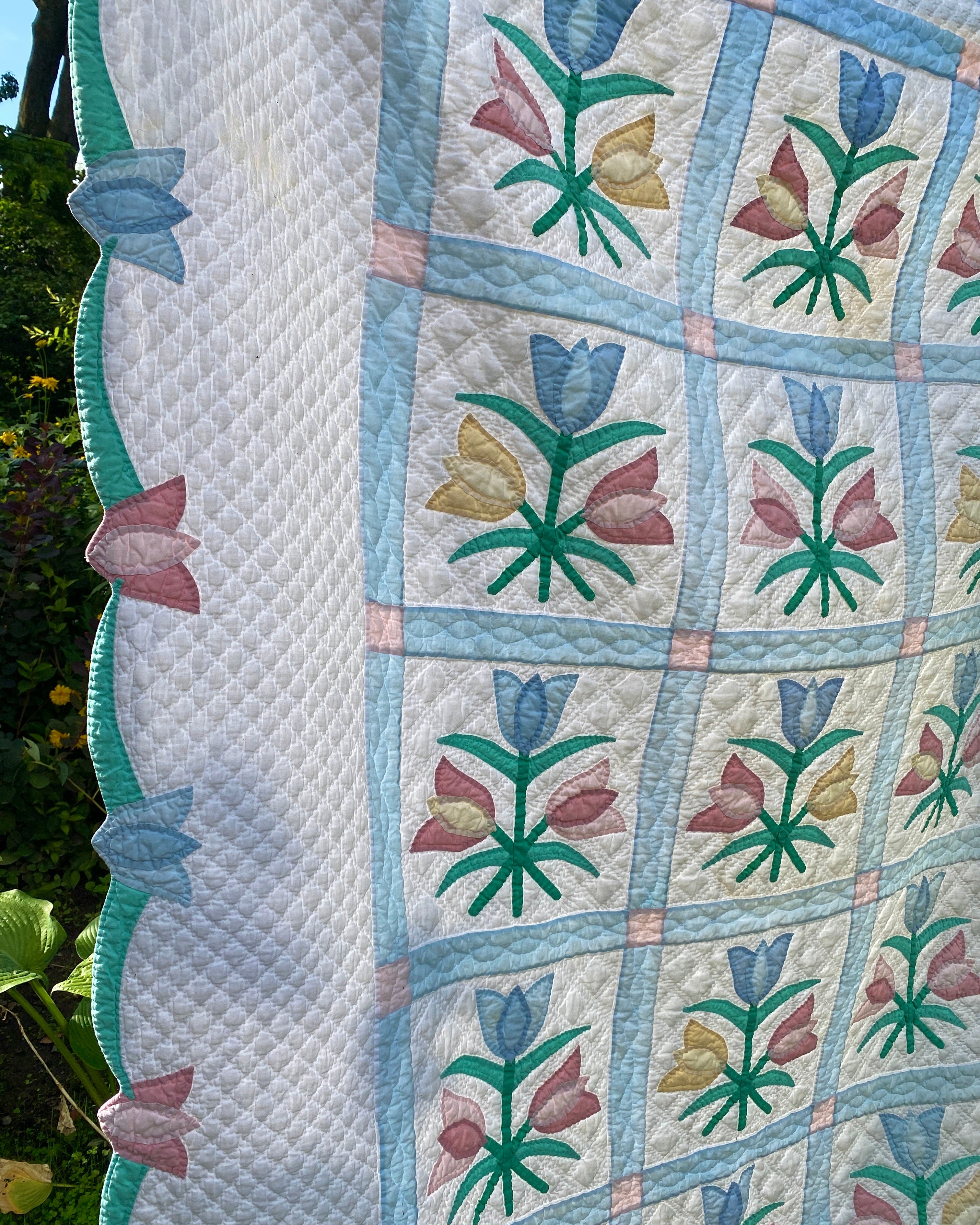 Vintage ARCH QUILTS Tulip Applique and Patchwork Quilt