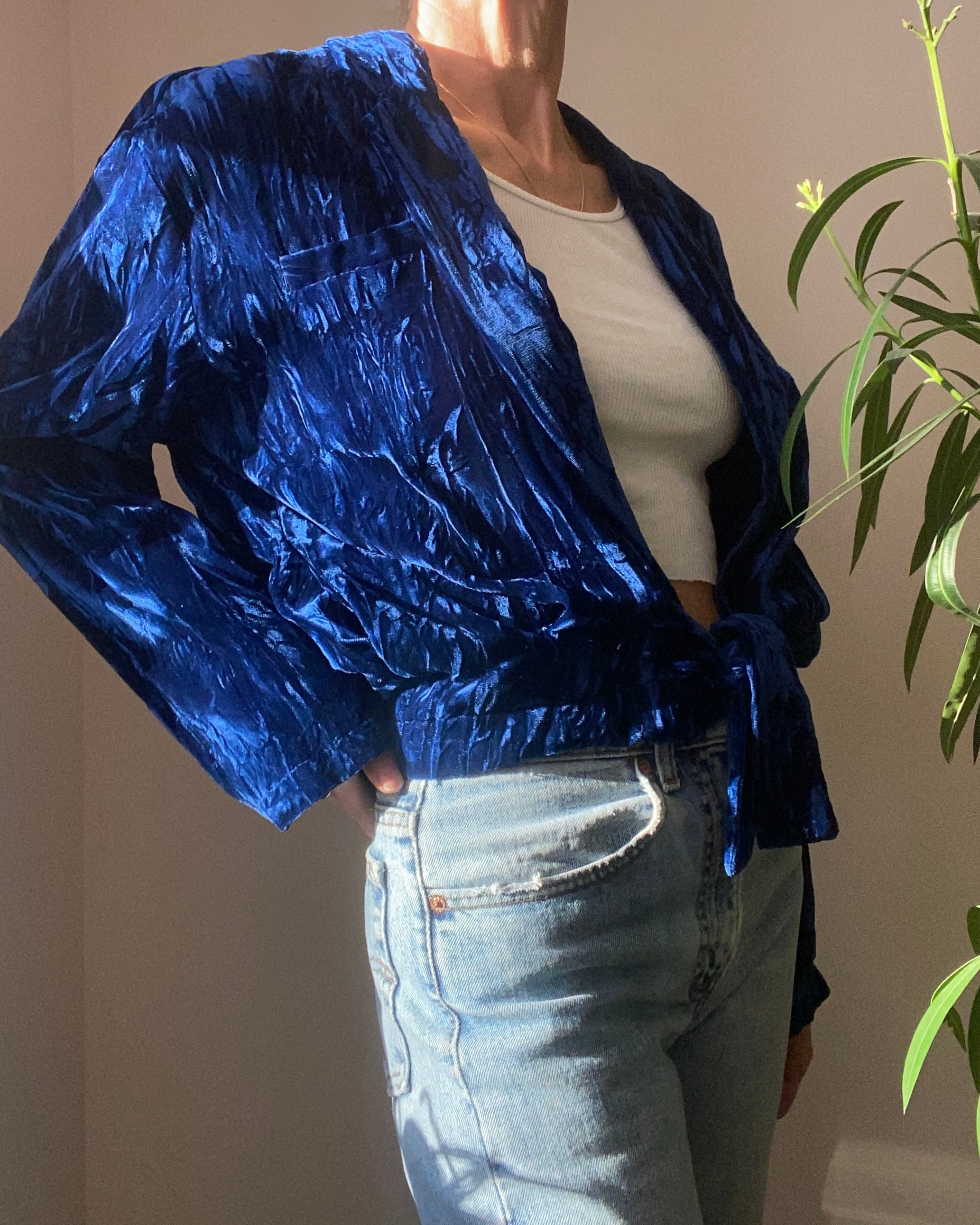 Vintage 1980s NORMA KAMALI Blue Crinkled / Crushed Velvet Blazer With Tie M L