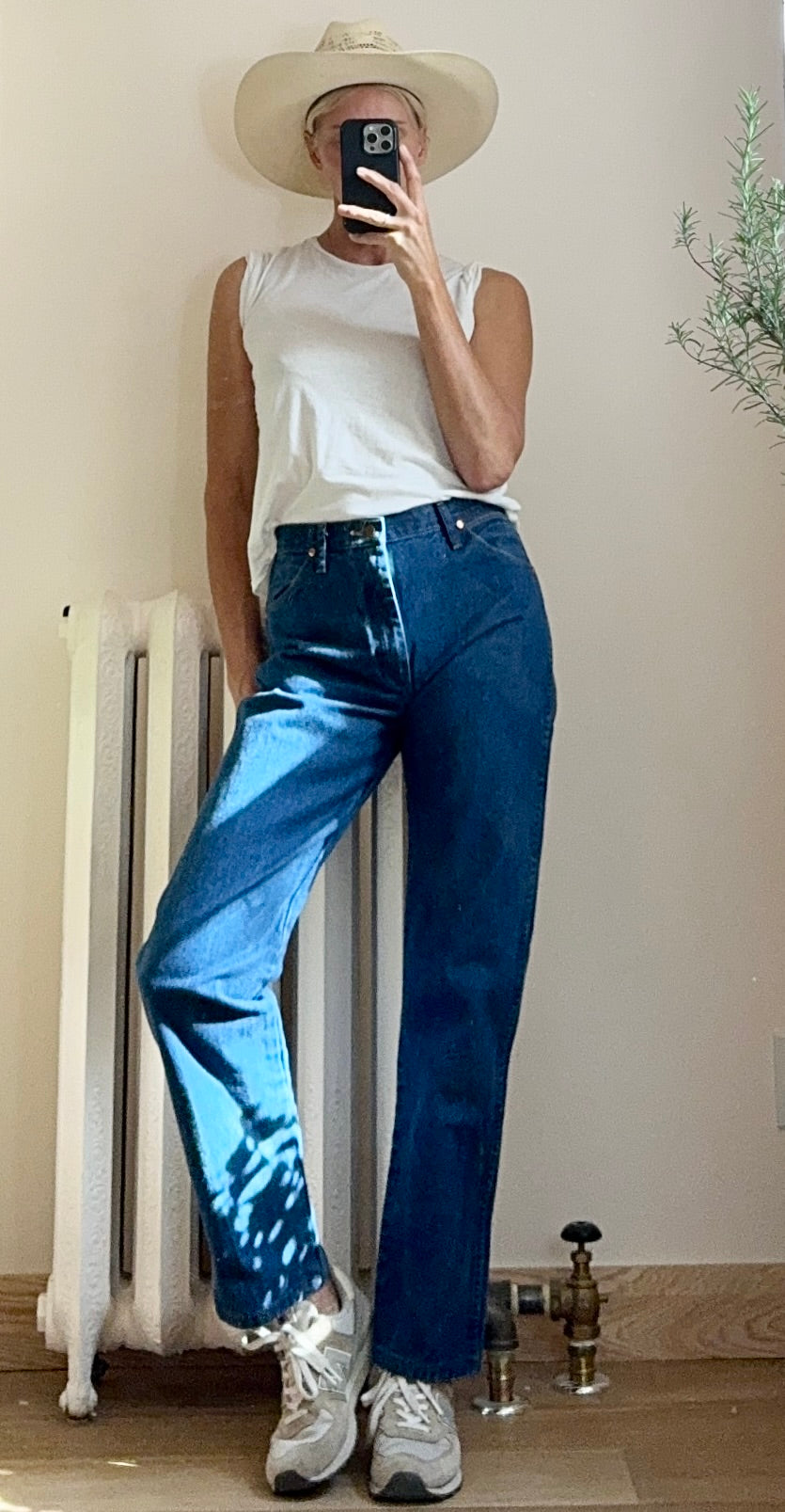 Vintage Wrangler 1990s High Waist Straight Leg Dark Blue Wash Jeans 30