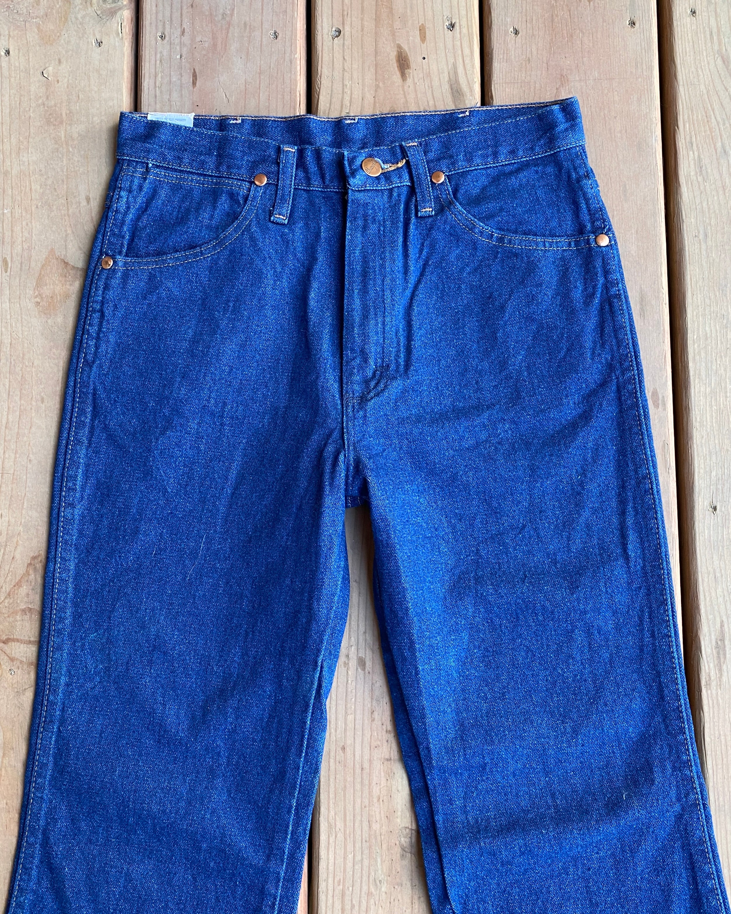 Vintage 1990s Deadstock Bootcut Cut Wrangler Raw Dark Blue Wash Jeans size 29