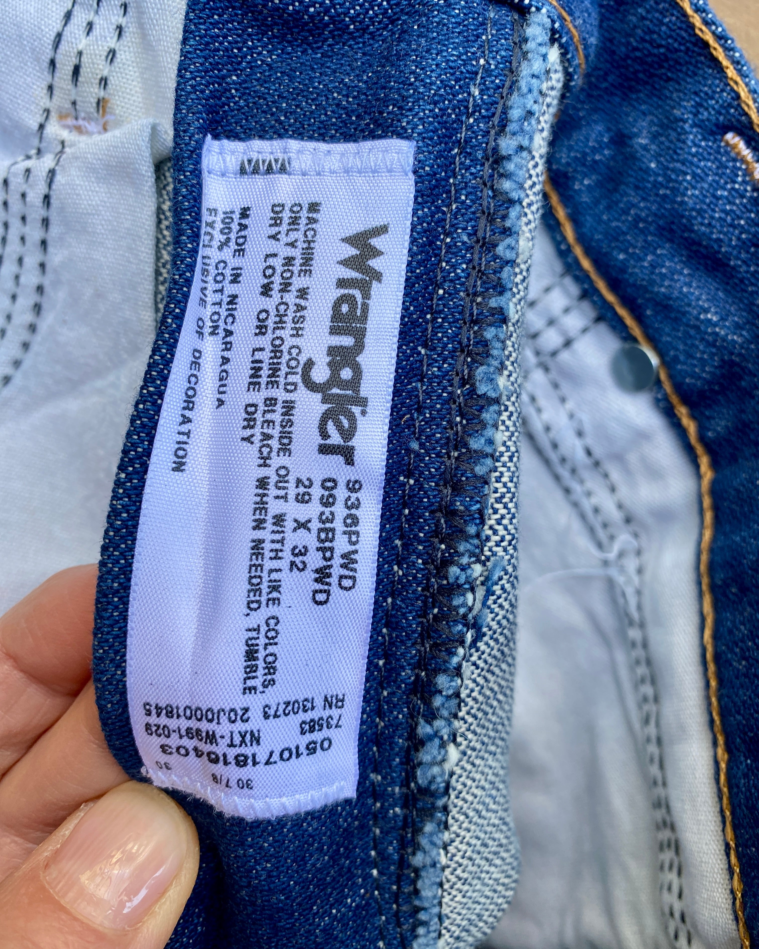 Vintage 1990s Deadstock Bootcut Cut Wrangler Raw Dark Blue Wash Jeans size 29