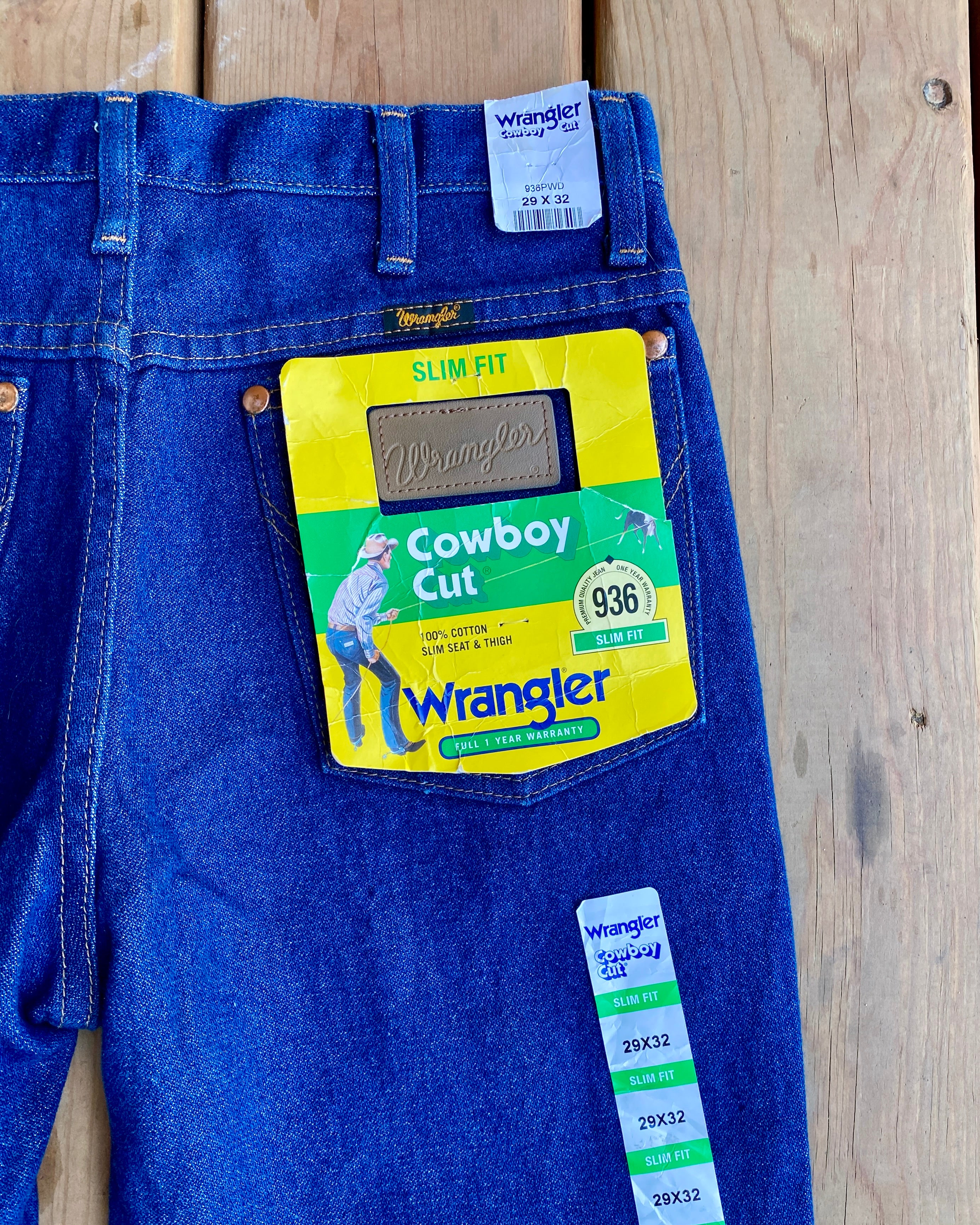 Vintage 1990s Deadstock Bootcut Cut Wrangler Raw Dark Blue Wash Jeans size 29