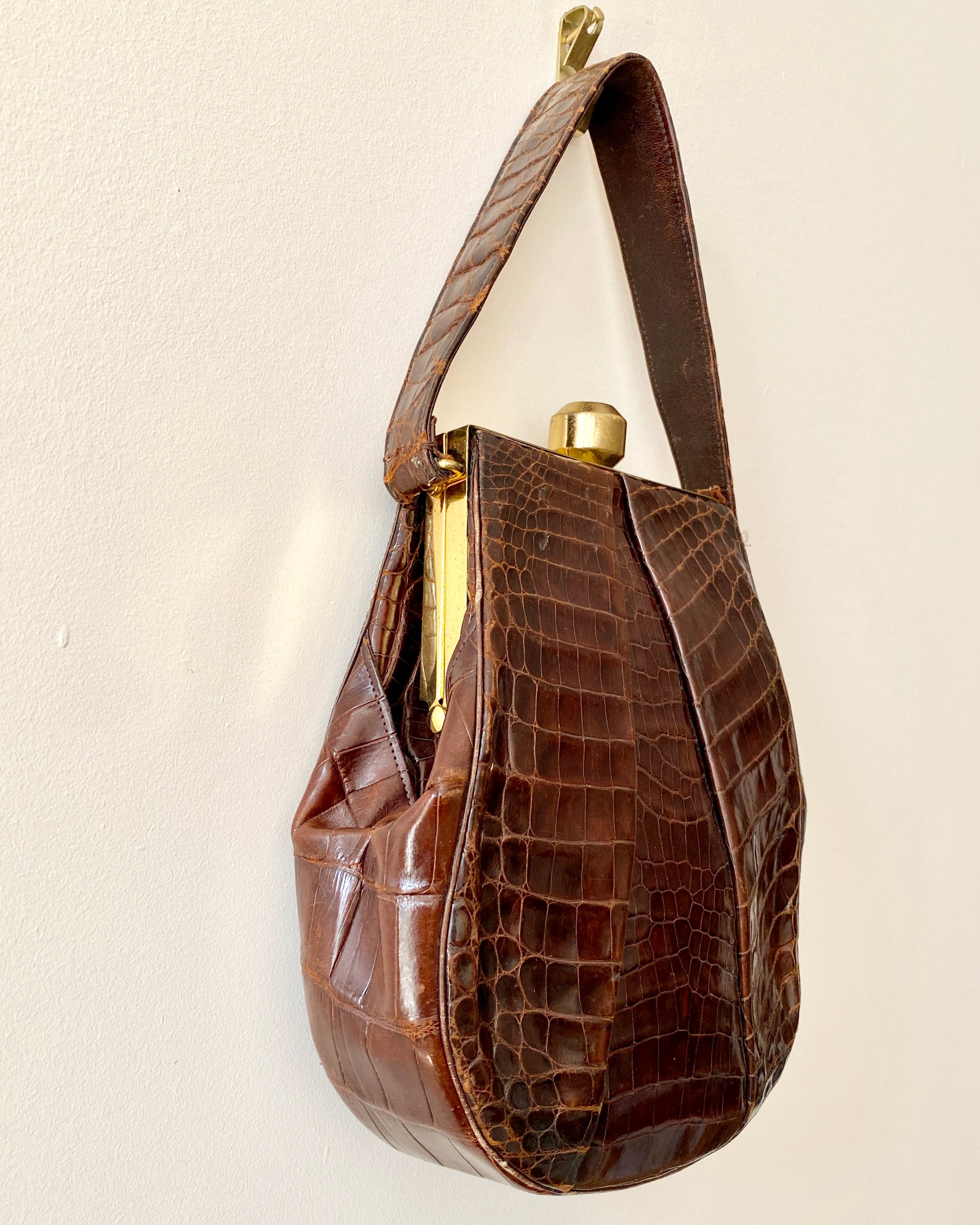 Vintage 1940s DEITSCH BROTHERS Brown Alligator Handbag with Brass Hinged Frame Closure