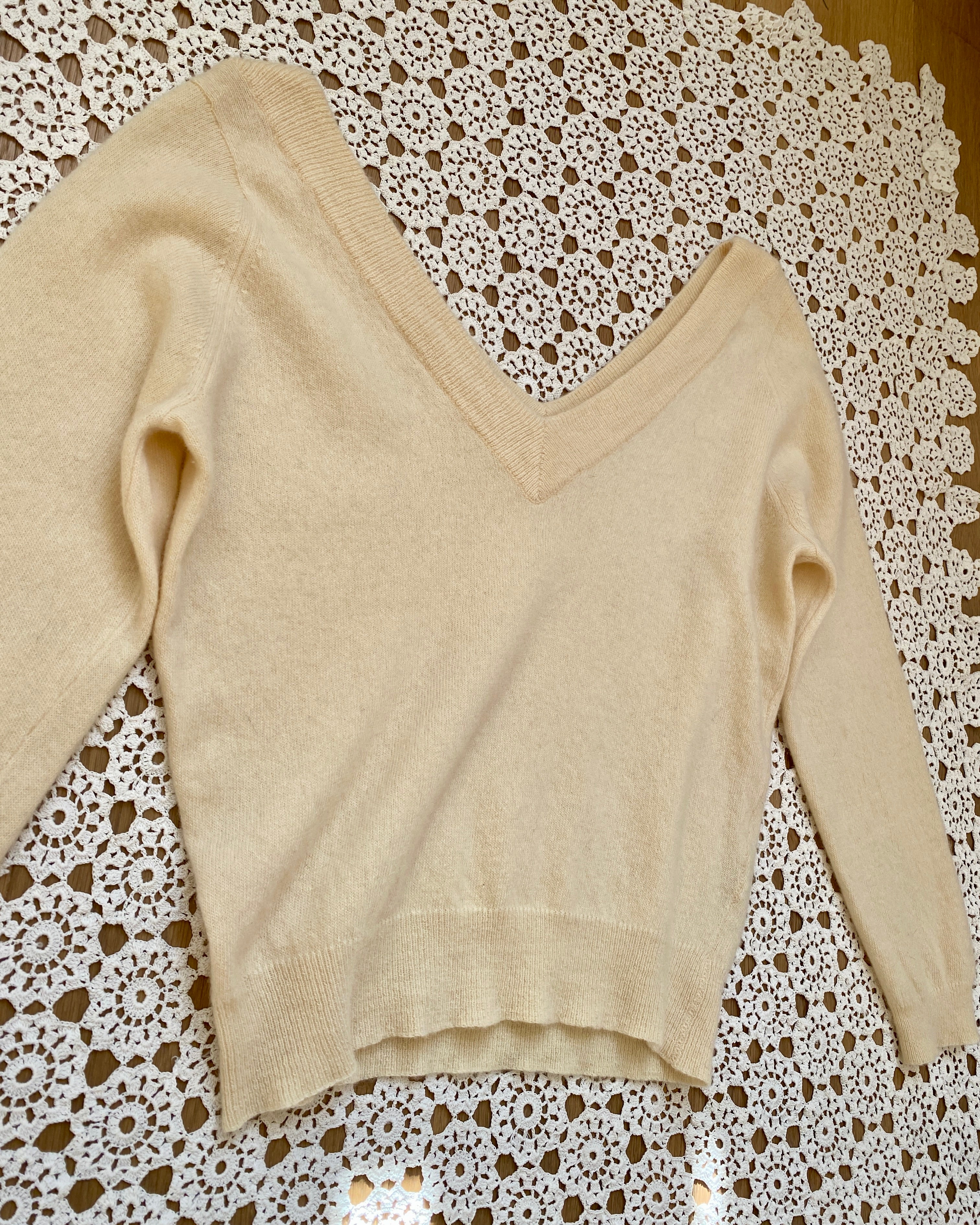 Vintage 1950s HADLEY 100% Cream Cashmere Vneck Off Shoulder Sweater Made in USA S or SM