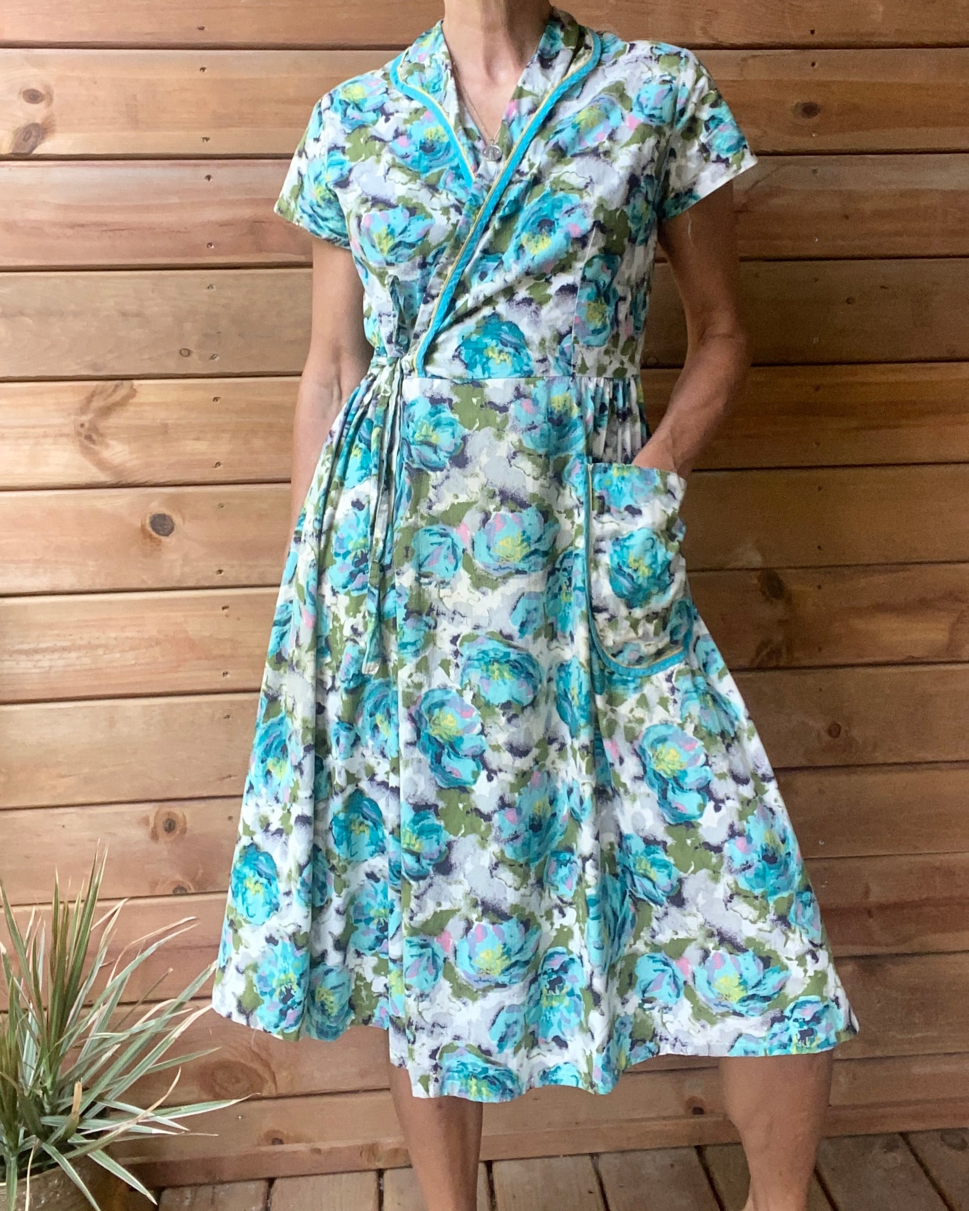 Vintage 1940s Cotton Floral House Dress M