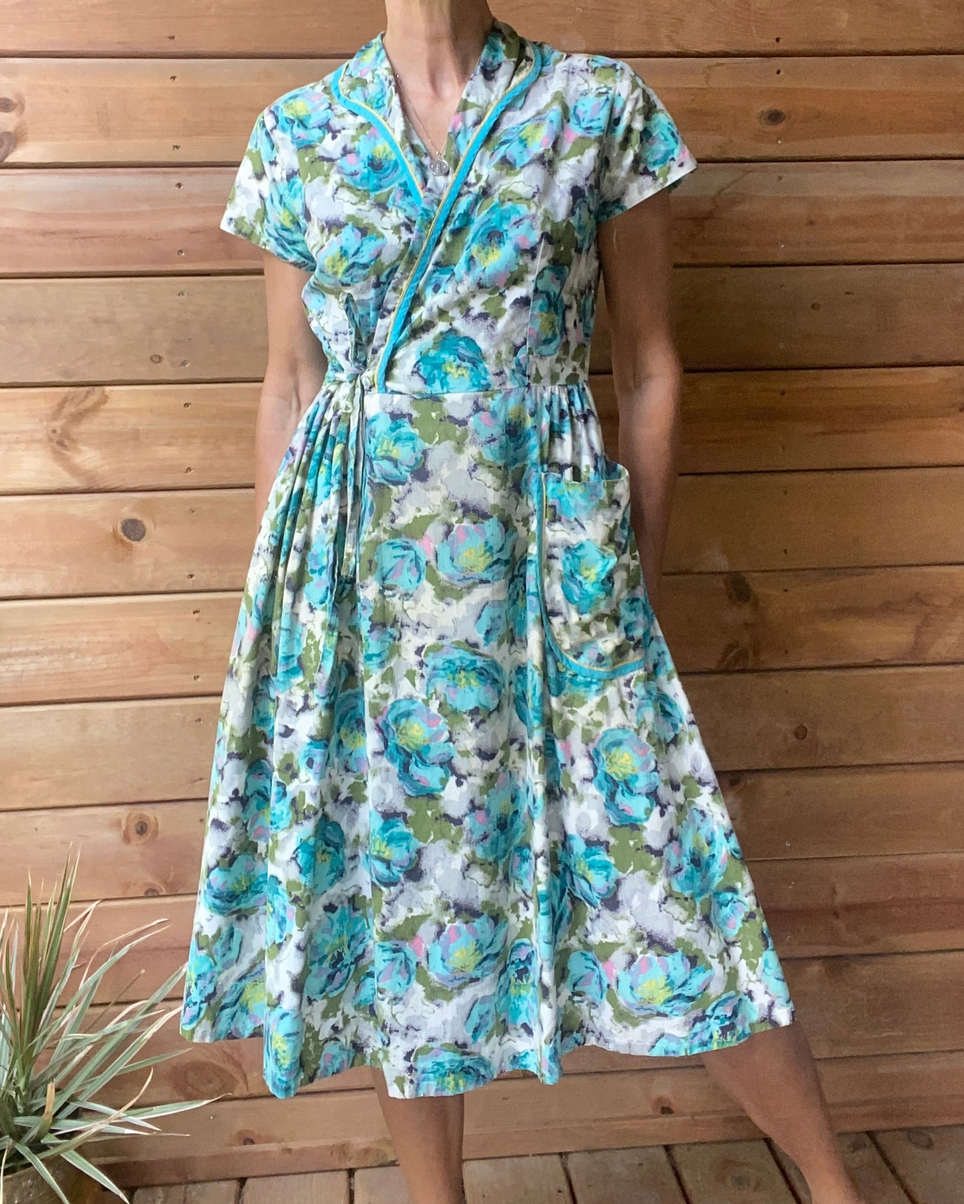 Vintage 1940s Cotton Floral House Dress M