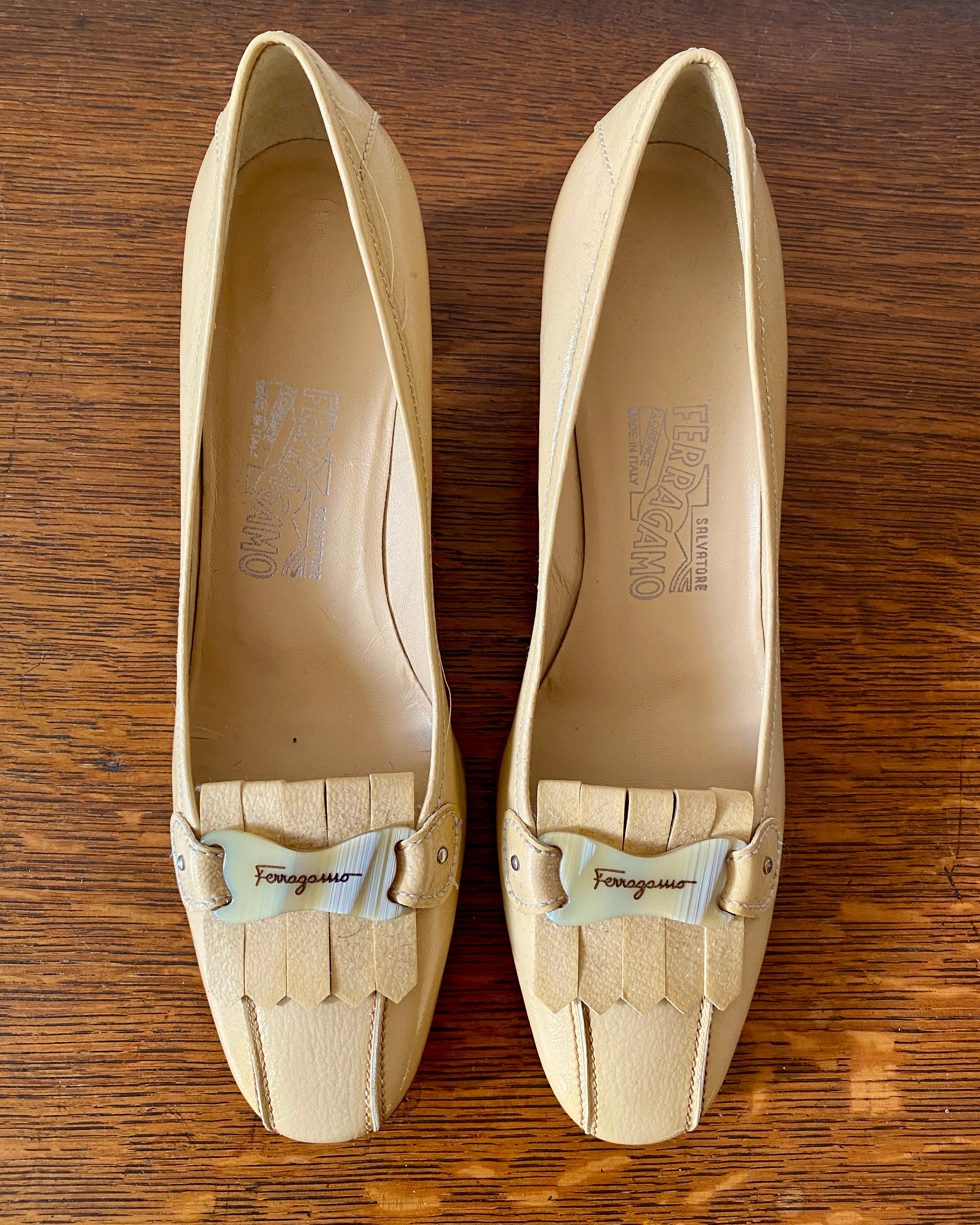 Vintage 1970s Deadstock SALVATORE FERRAGAMO Square Toe Cream Patent Leather Pumps with Fringe and Buckle and Block Heel