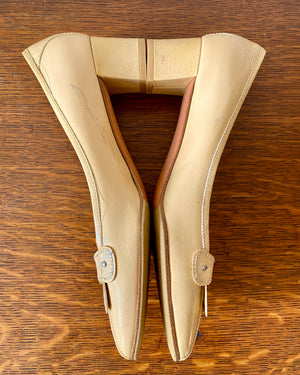 Vintage 1970s Deadstock SALVATORE FERRAGAMO Square Toe Cream Patent Leather Pumps with Fringe and Buckle and Block Heel