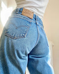 Vintage 1990s Levis 550 Orange Tab Relaxed Fit Medium Wash Jeans size 32