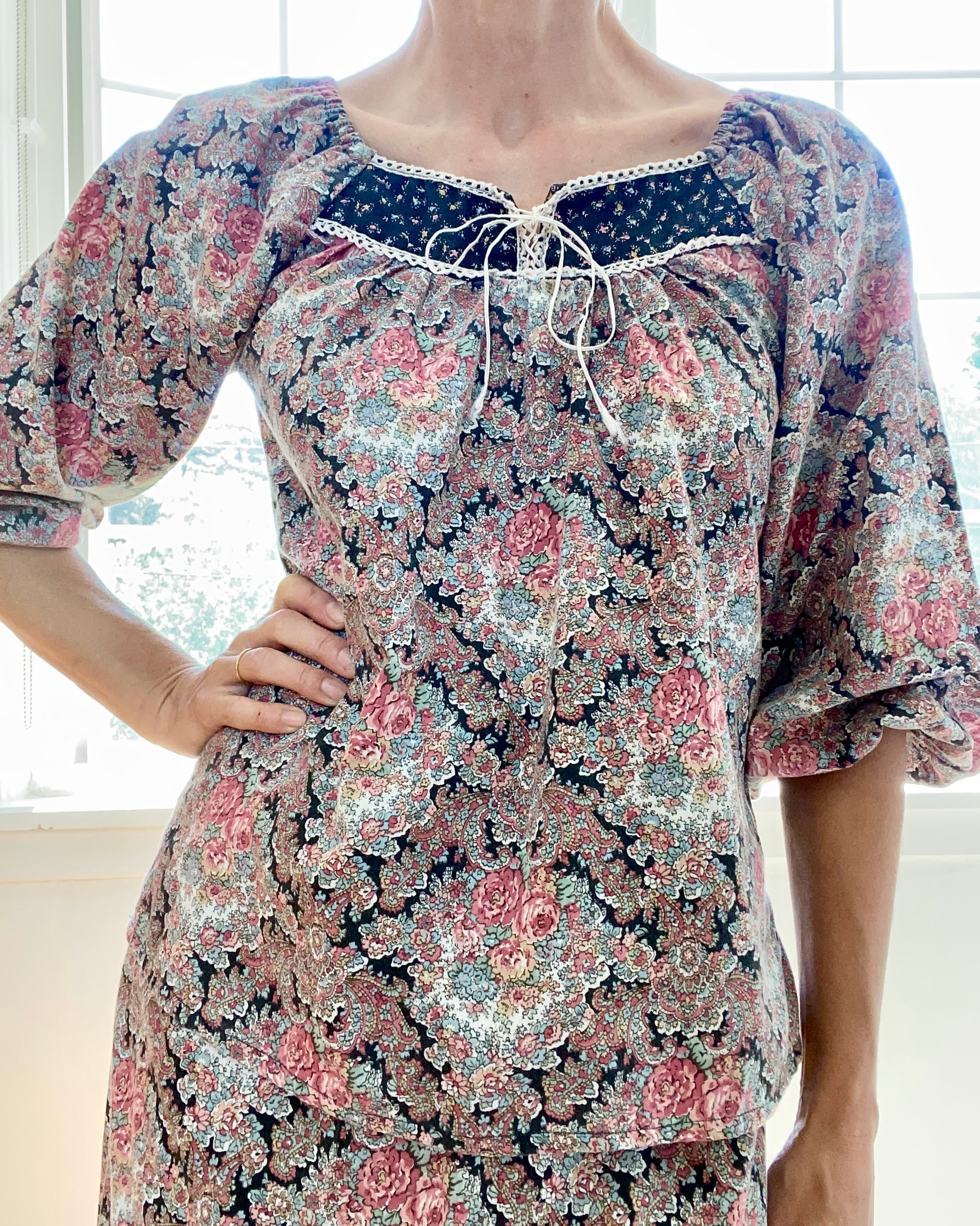 VINTAGE 1970s LEO of New York Cotton Calico Floral Prairie Set