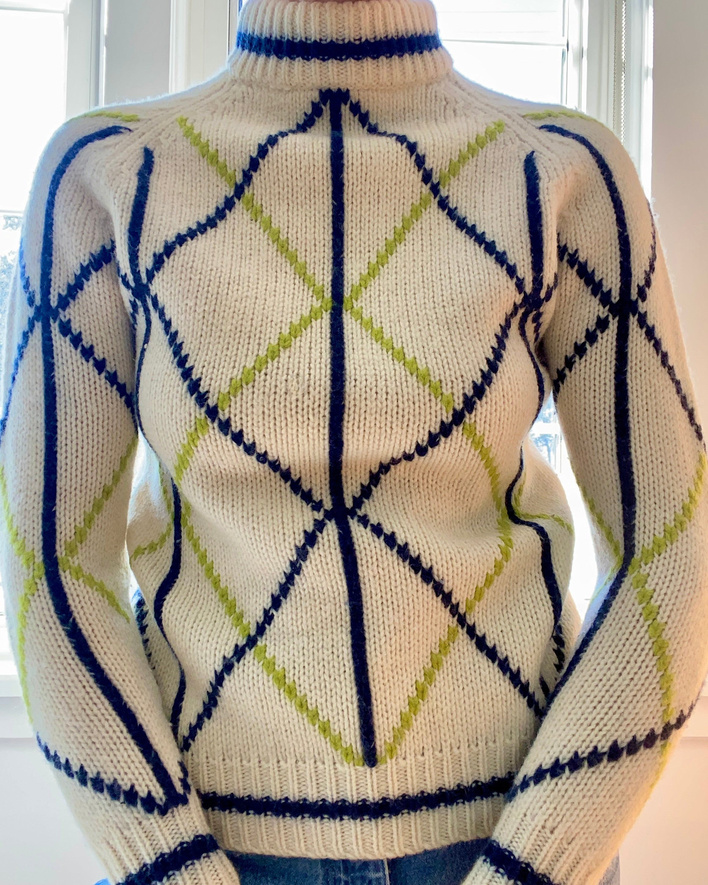 Vintage 1960s Cream and Navy Argyle Ski Wool Mock Neck Sweater S