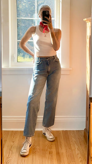 Vintage 1990s Orange Tab Levis 550 Student Light Wash size 28