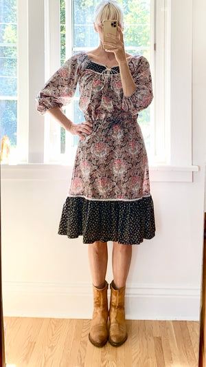 VINTAGE 1970s LEO of New York Cotton Calico Floral Prairie Set
