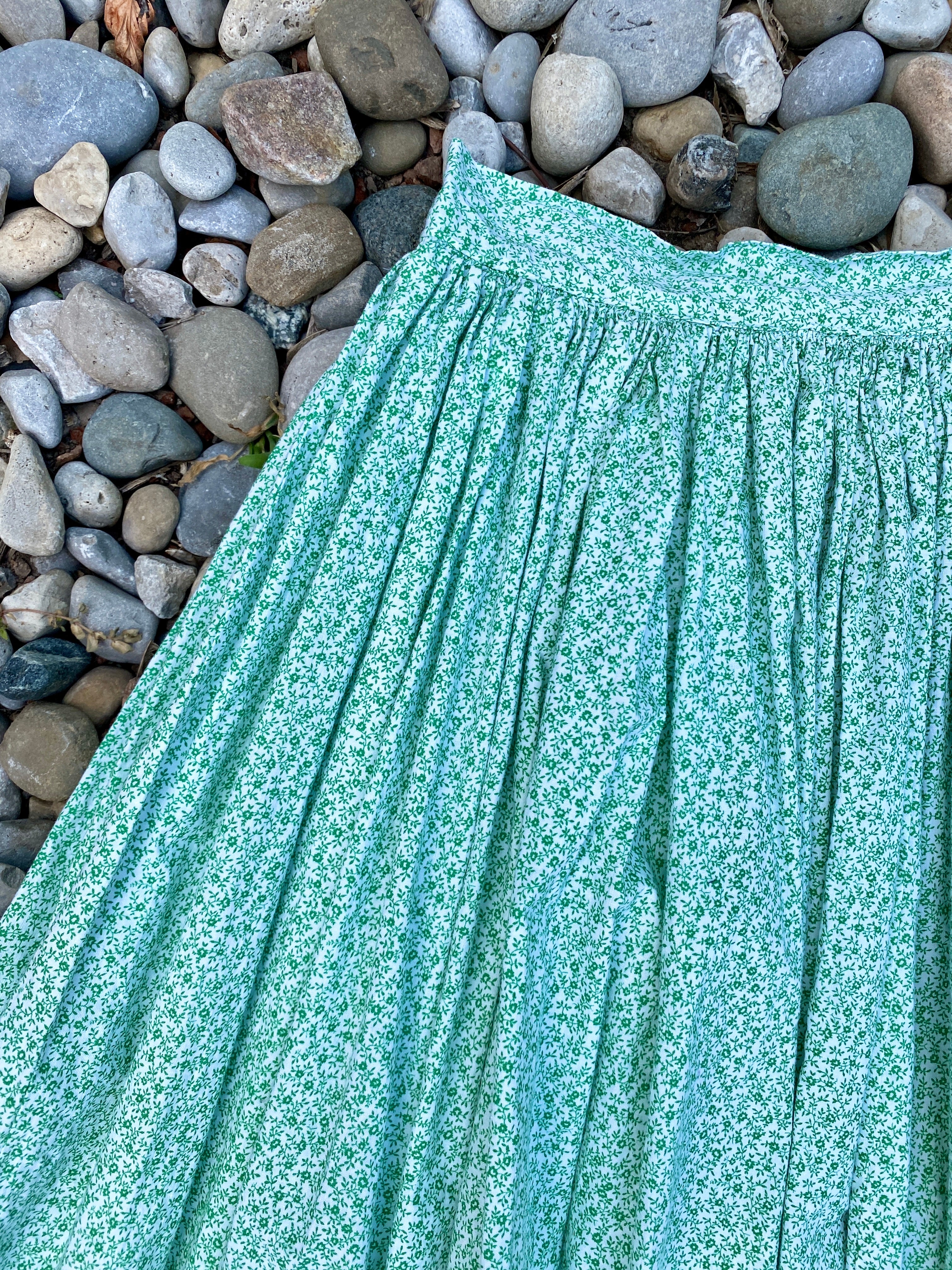 Vintage 1950s Full Circle Gathered Green Floral Skirt
