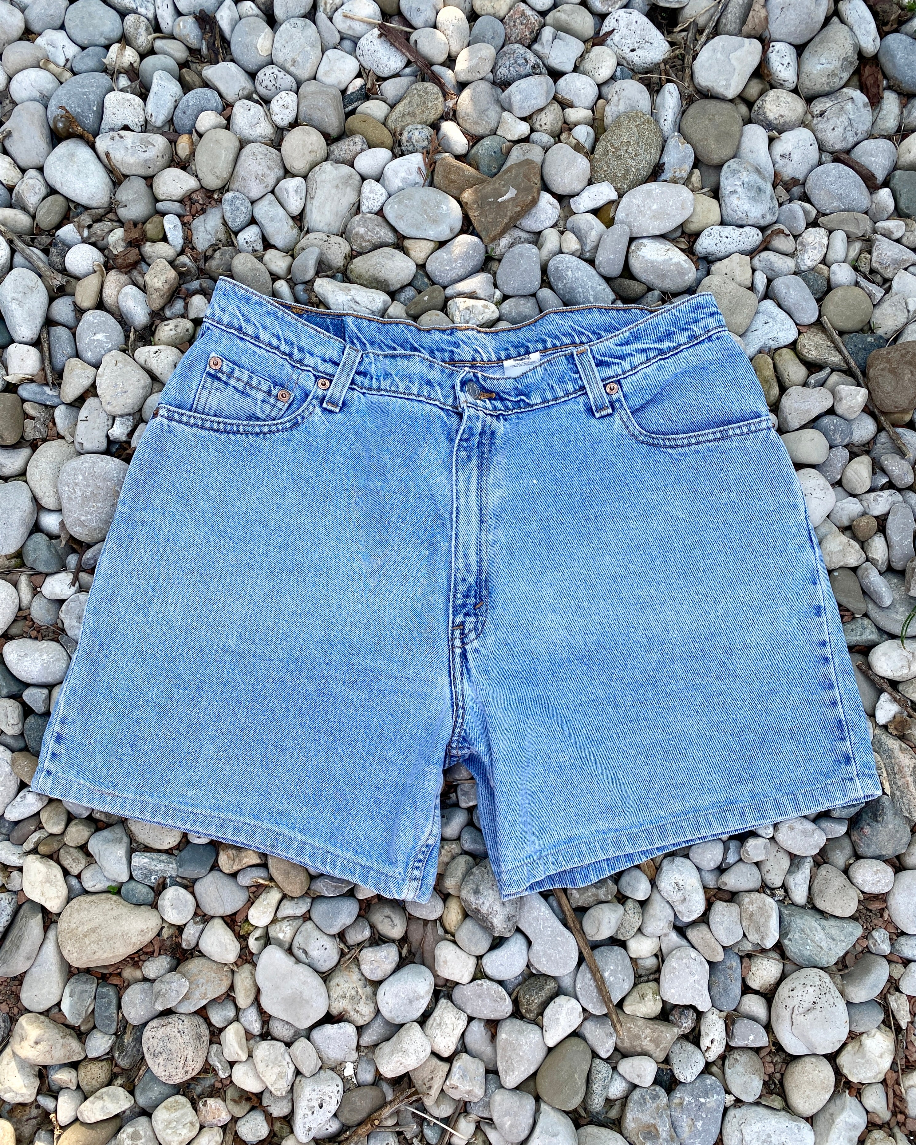 Vintage 1990s Levis Light Wash Denim High Waist Jean Shorts size 34