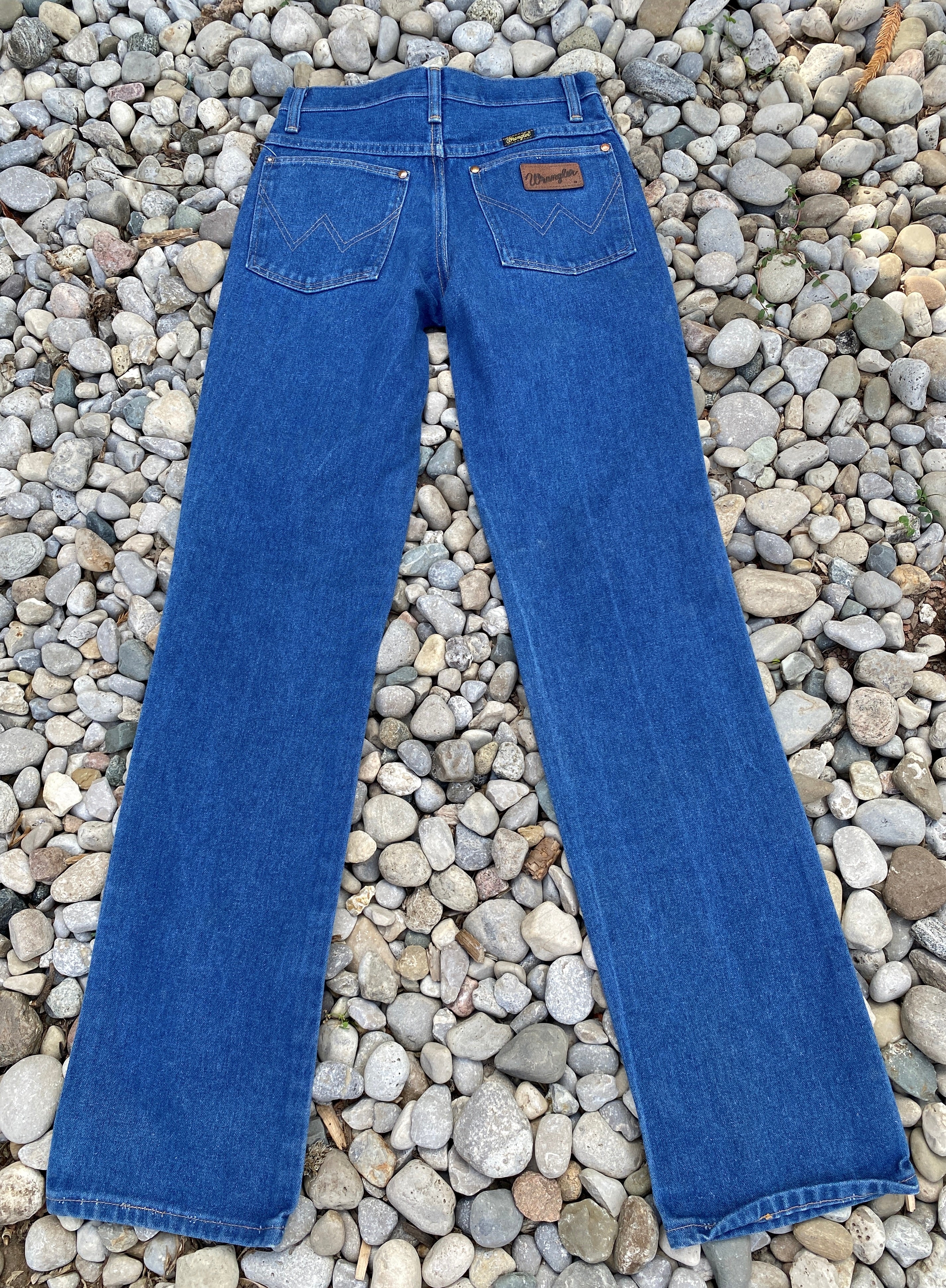 Vintage 1970s Wrangler Medium to Dark Wash Jeans size 26 or 27 USA