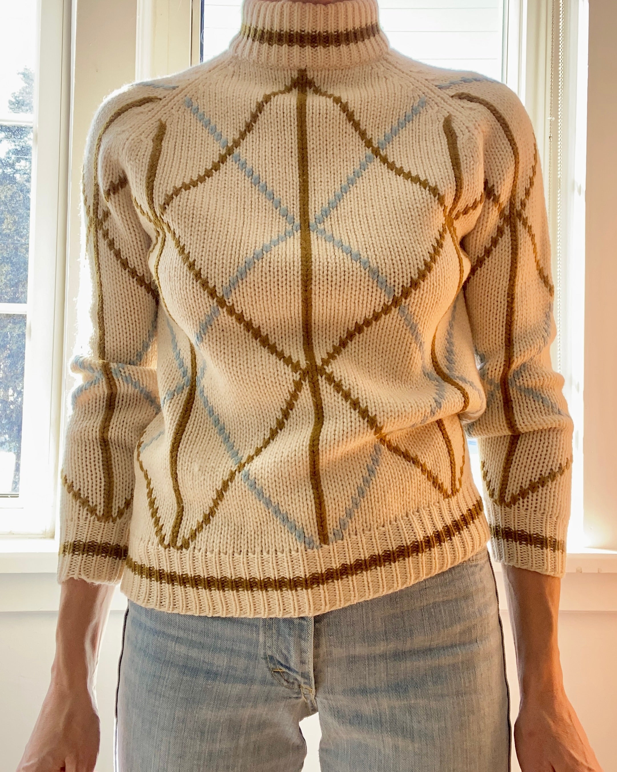 Vintage 1960s Cream and Tan Argyle Ski Wool Mock Neck Sweater S