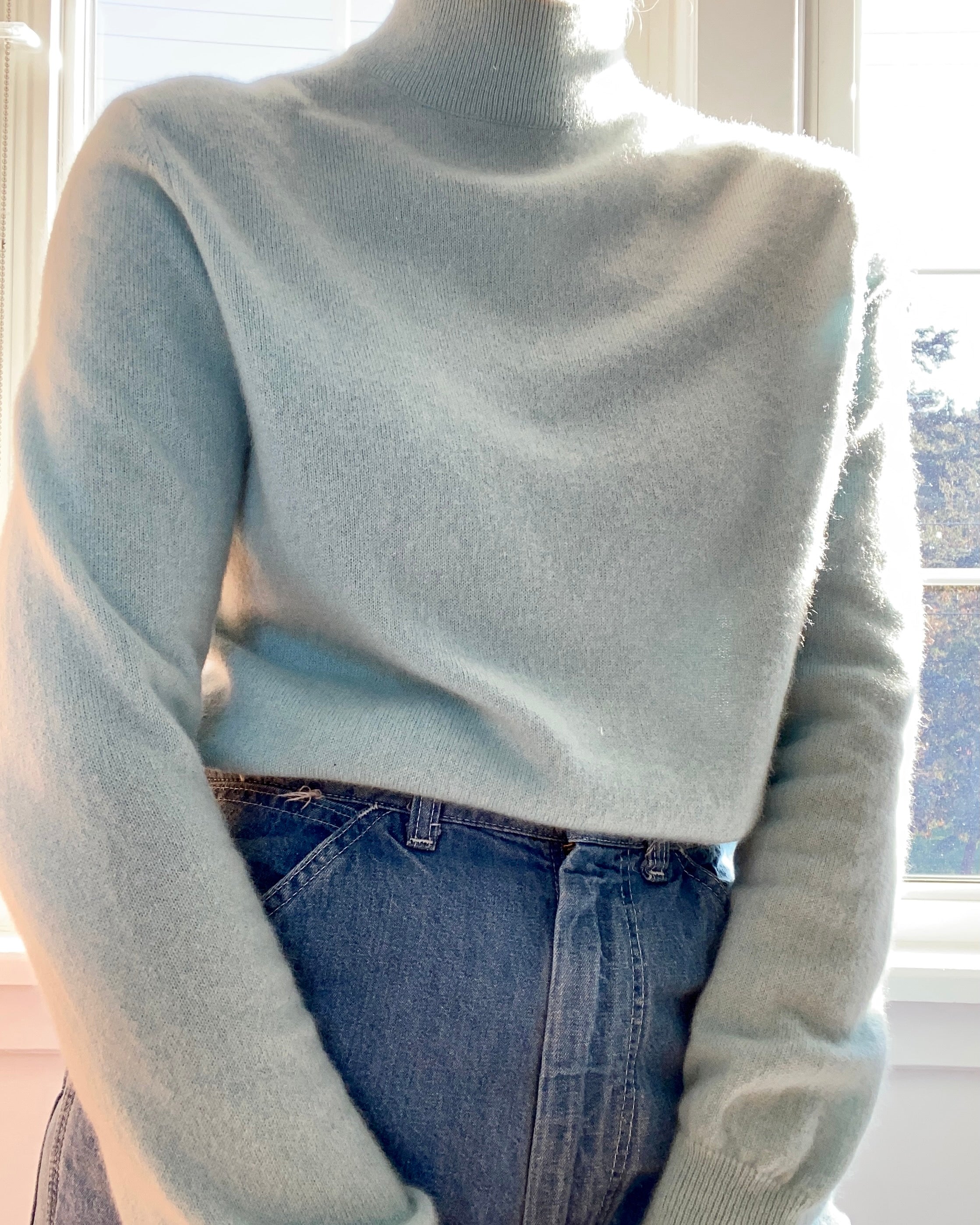 Vintage Powder Blue 2ply Cashmere Turtleneck