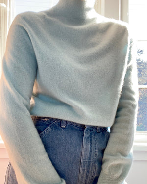 Vintage Powder Blue 2ply Cashmere Turtleneck