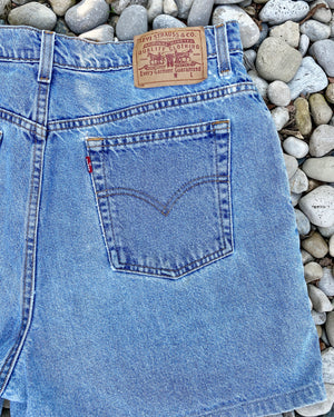 Vintage 1990s Levis Light Wash Denim High Waist Jean Shorts size 34