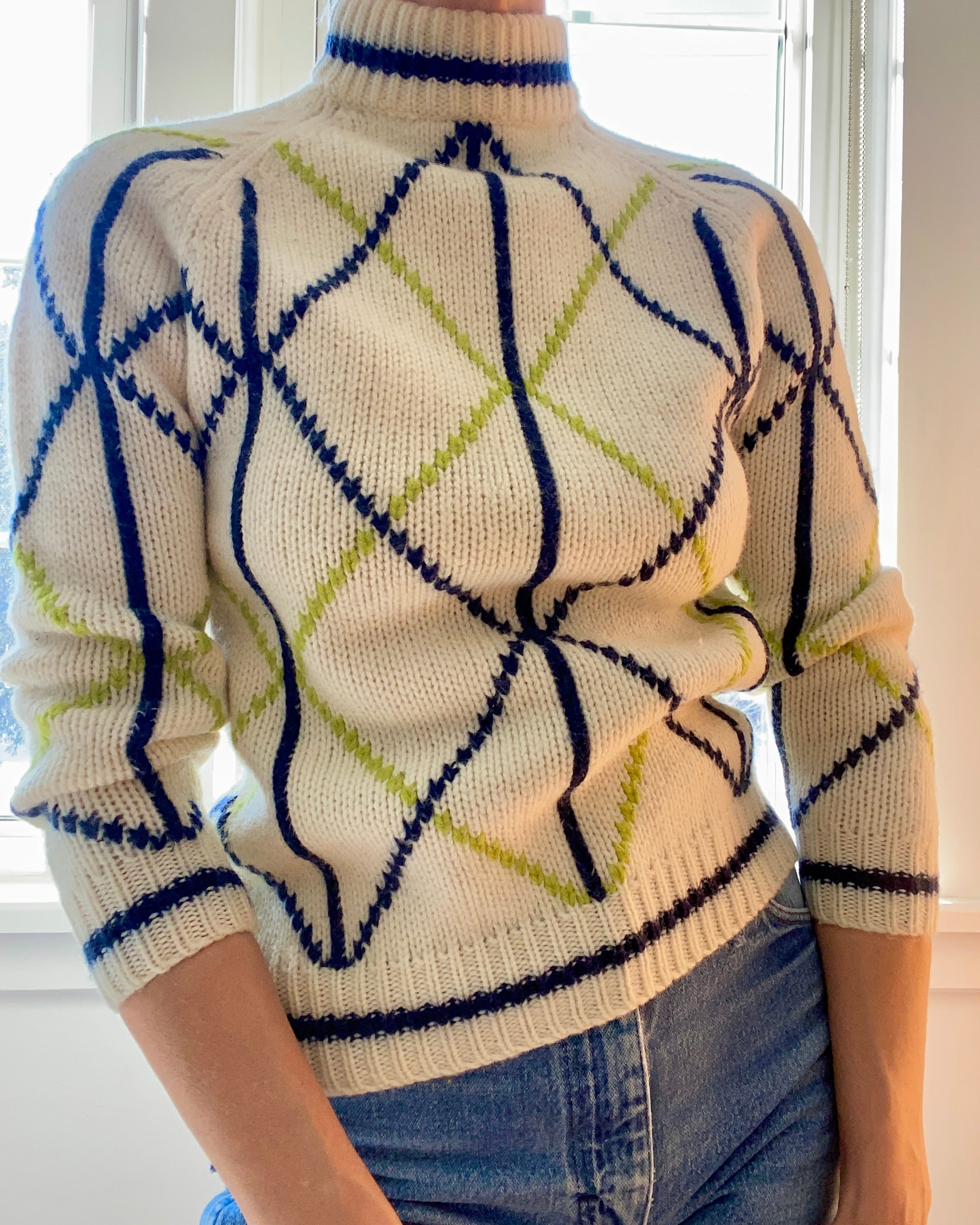 Vintage 1960s Cream and Navy Argyle Ski Wool Mock Neck Sweater S