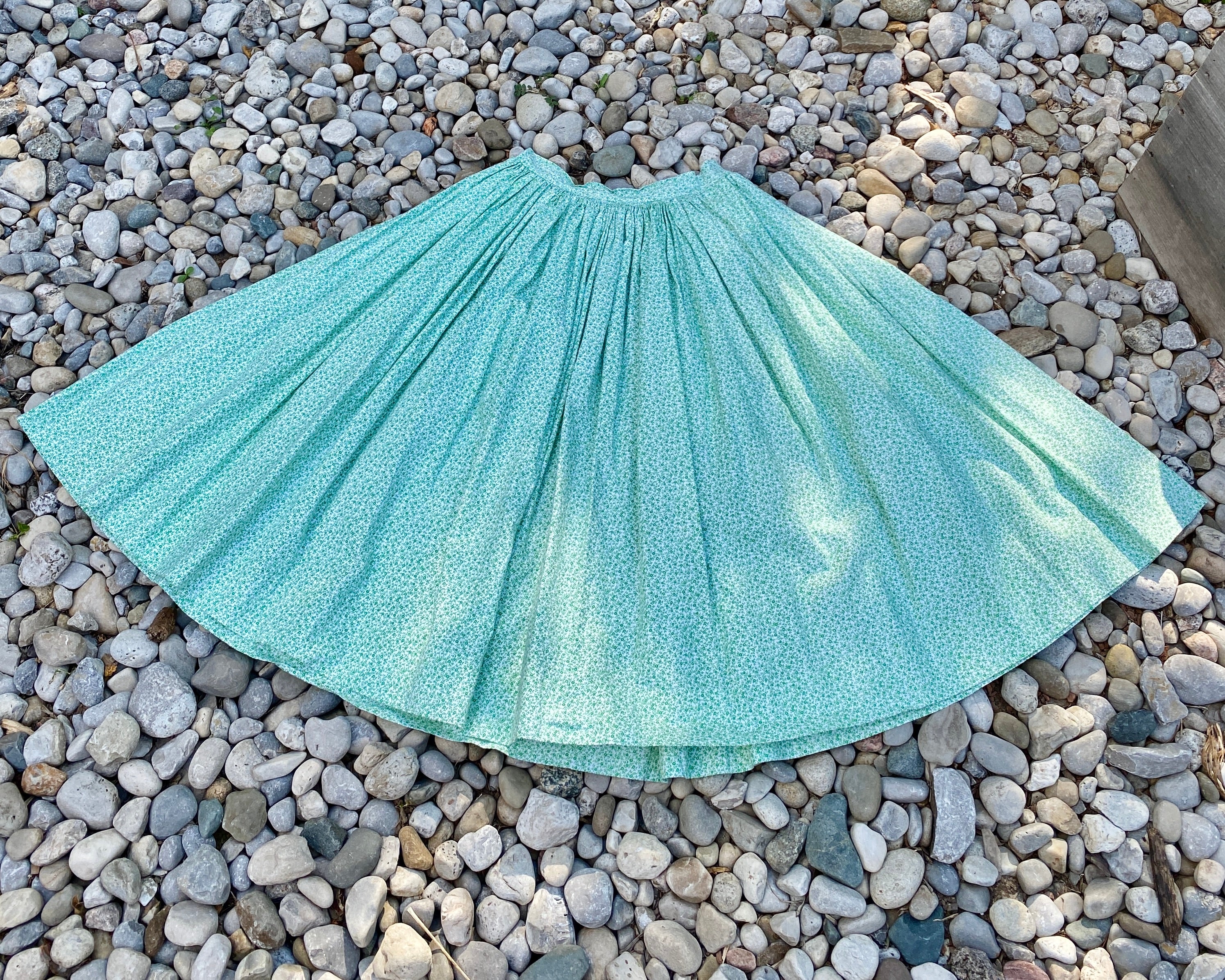 Vintage 1950s Full Circle Gathered Green Floral Skirt