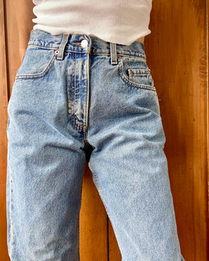 Vintage 1990s Levis Relaxed Fit Light to Medium Wash Jeans size 31