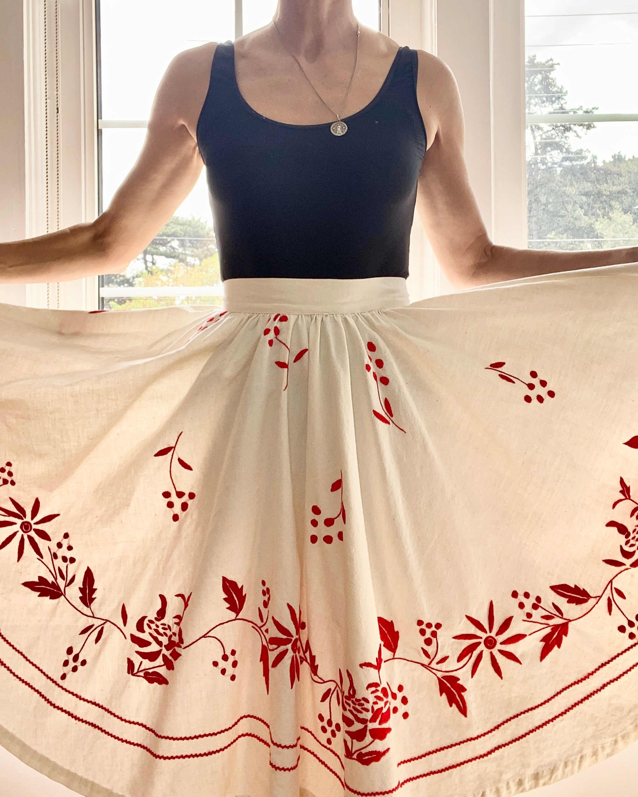 Vintage 1950s Full Circle Embroidered Skirt