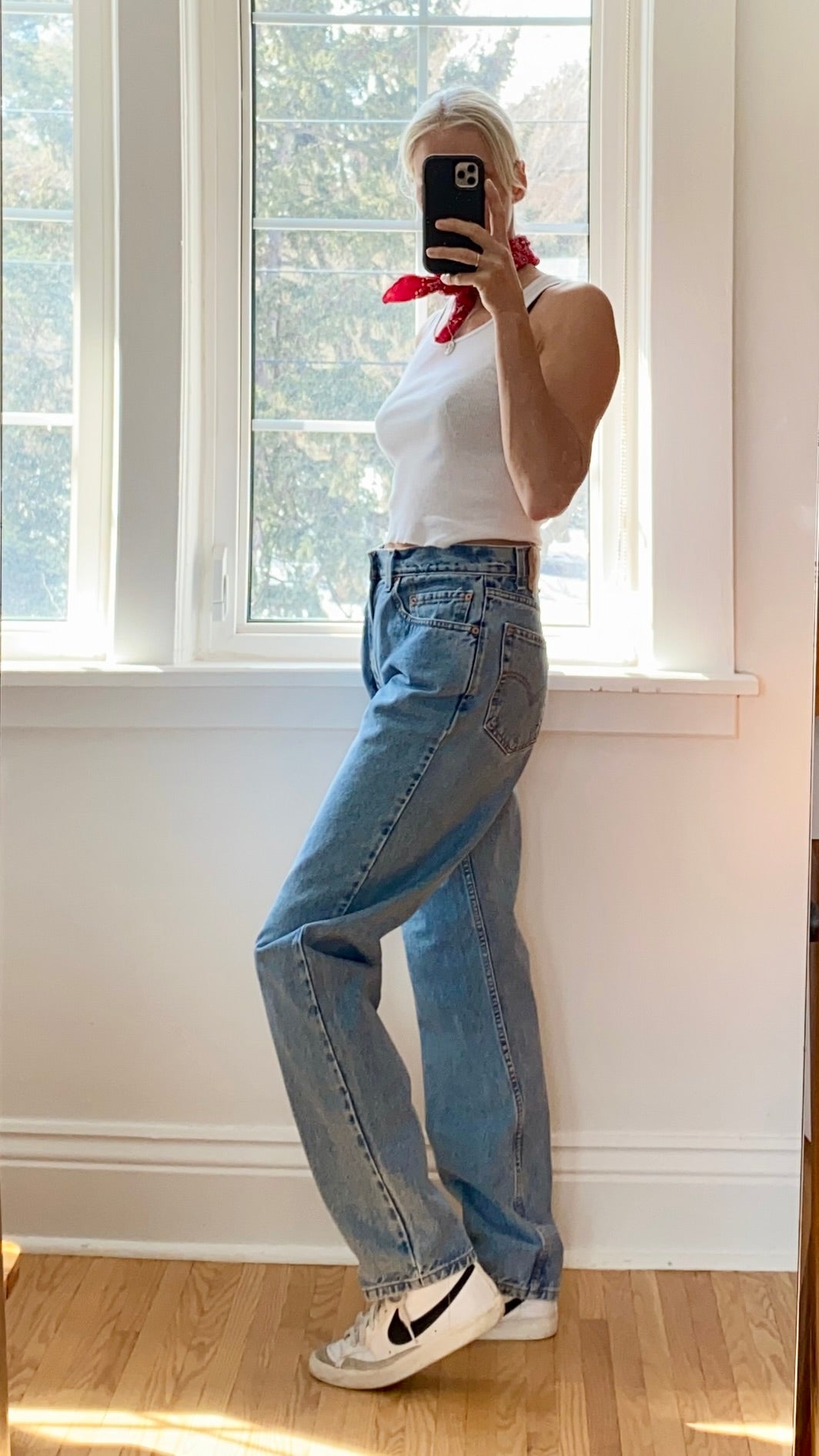 Vintage 1990s Levis Relaxed Fit Light to Medium Wash Jeans size 31