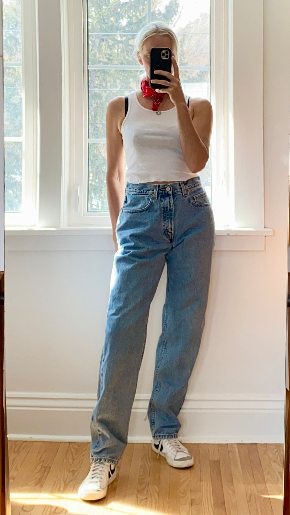 Vintage 1990s Levis Relaxed Fit Light to Medium Wash Jeans size 31